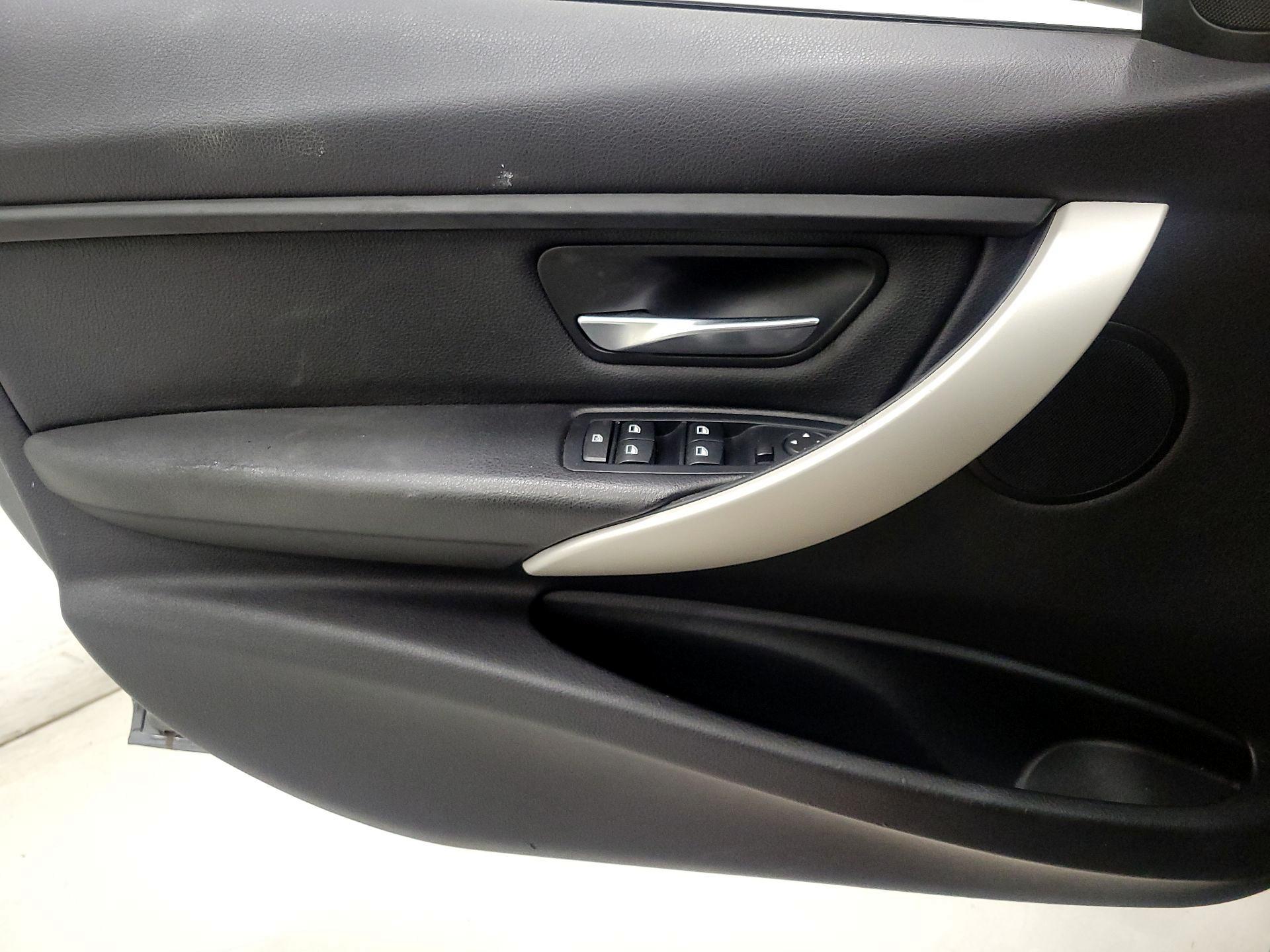 Thumbnail: 2015 BMW 3 Series - 12
