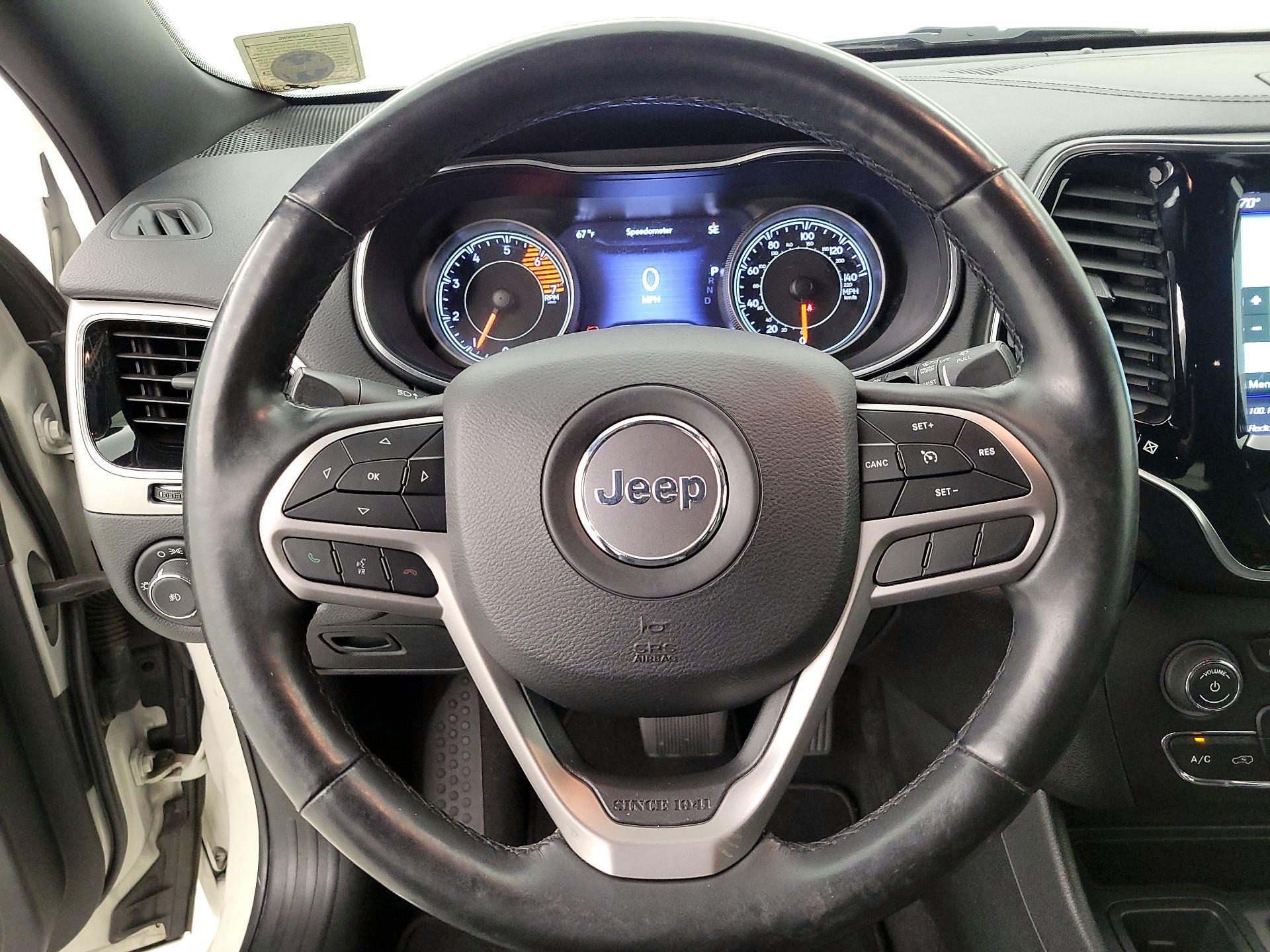 Thumbnail: 2019 Jeep Cherokee - 10