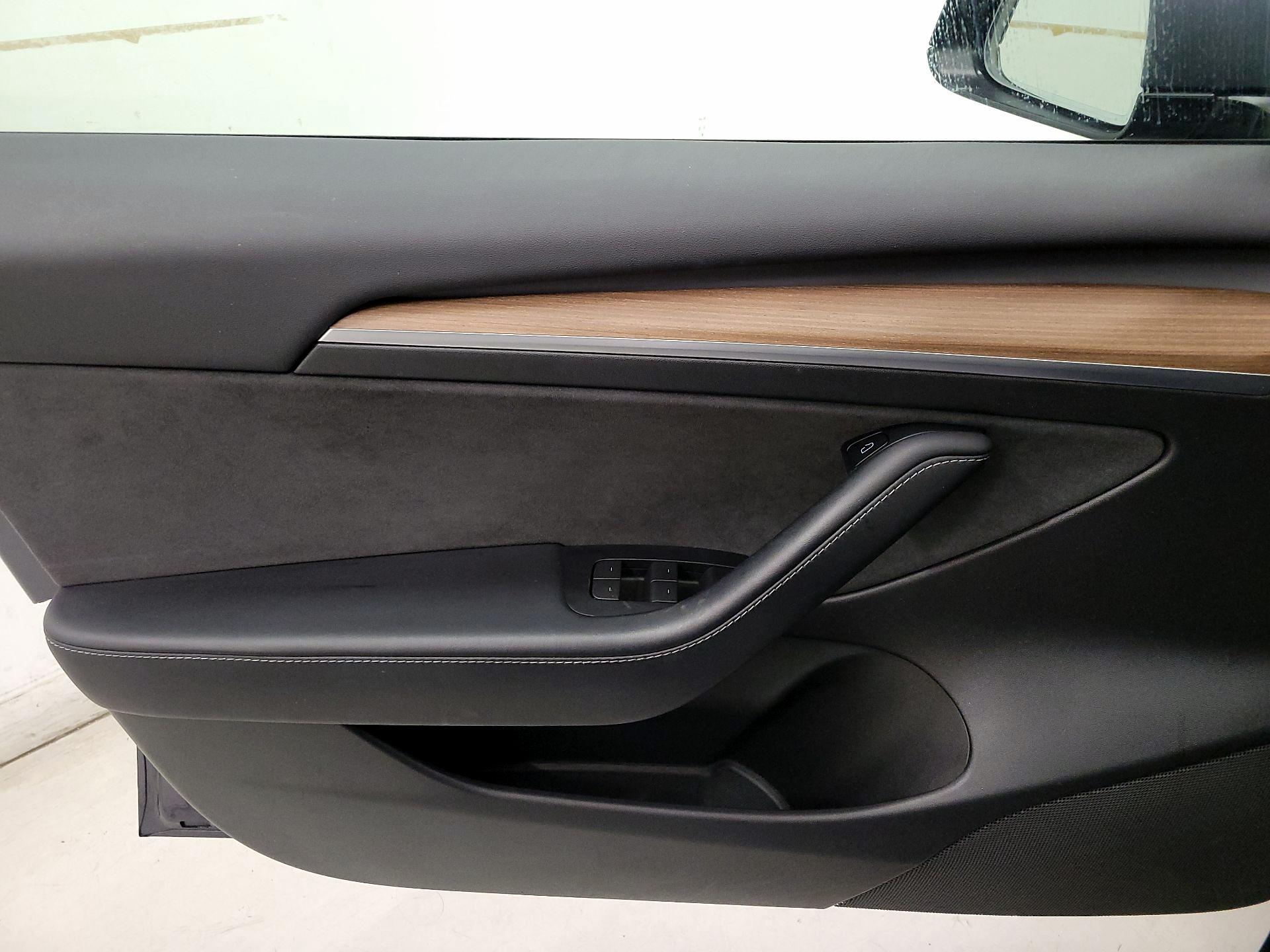 Thumbnail: 2022 Tesla Model 3 - 12