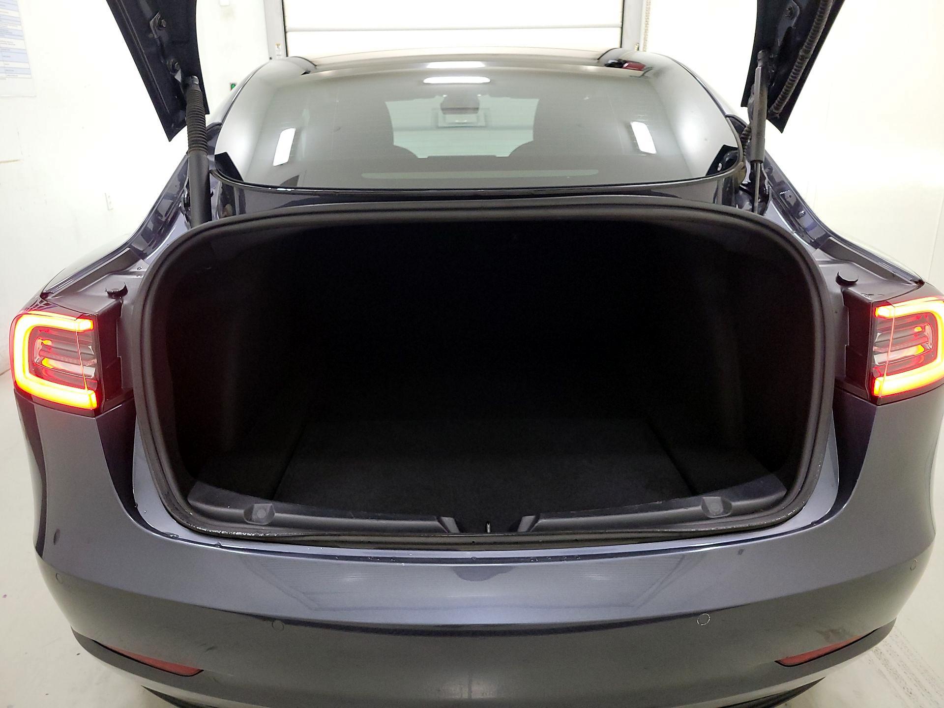 Thumbnail: 2022 Tesla Model 3 - 19