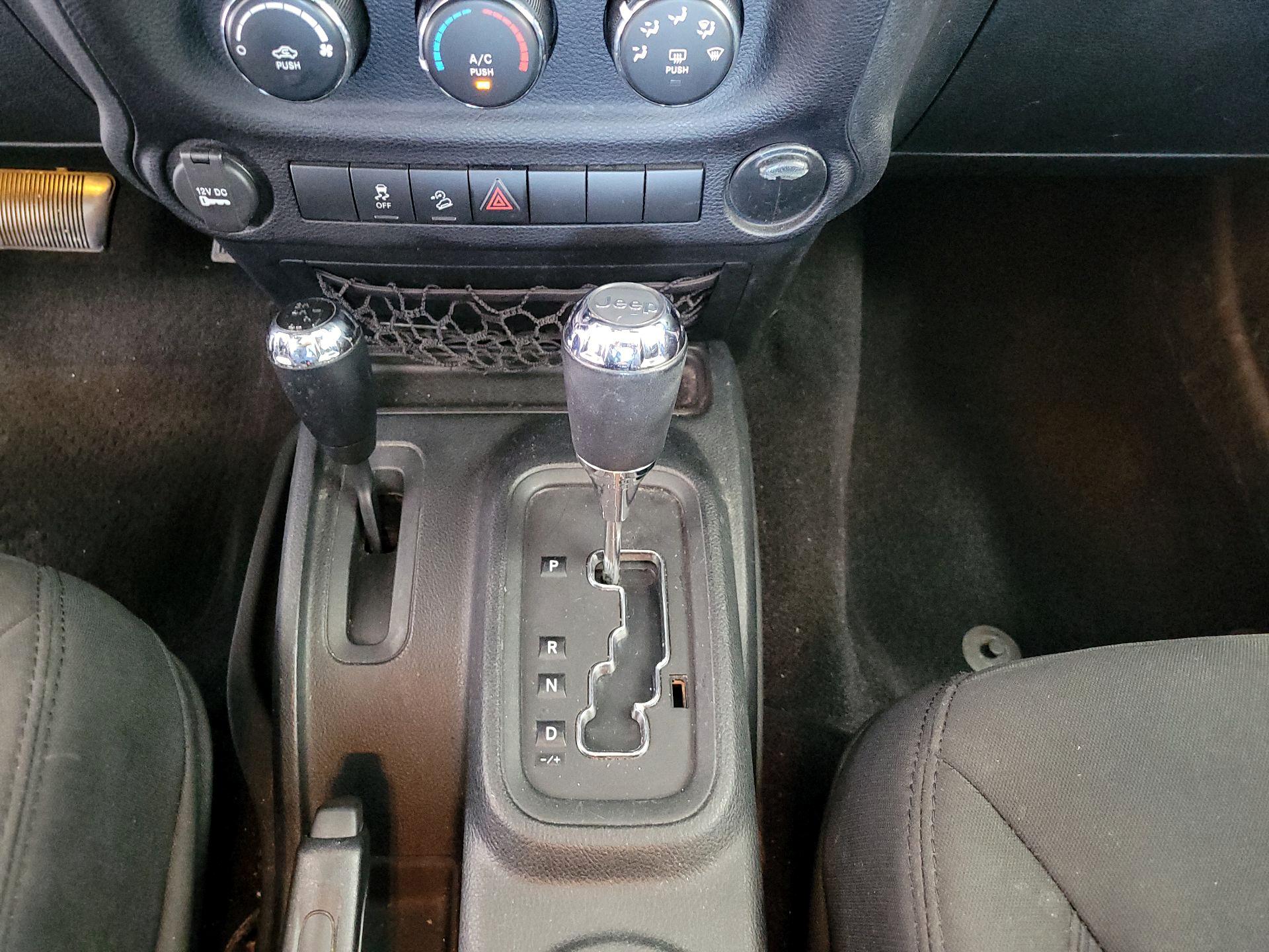 Thumbnail: 2016 Jeep Wrangler - 15