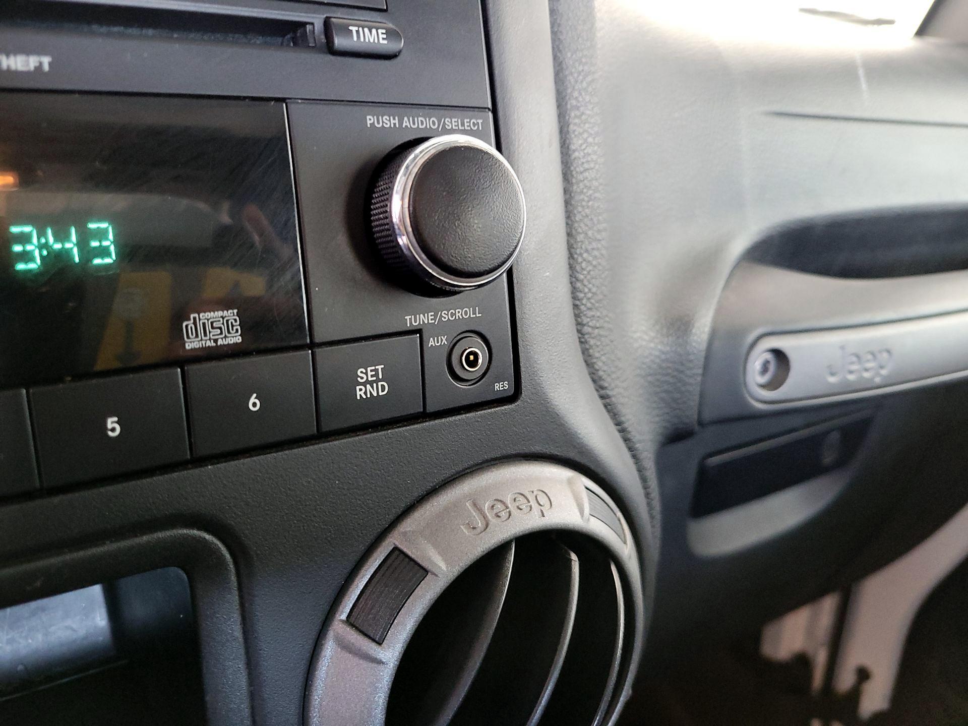 Thumbnail: 2016 Jeep Wrangler - 16