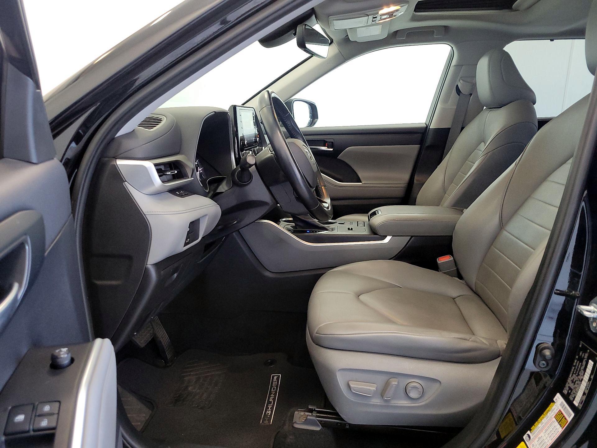 Thumbnail: 2021 Toyota Highlander - 11