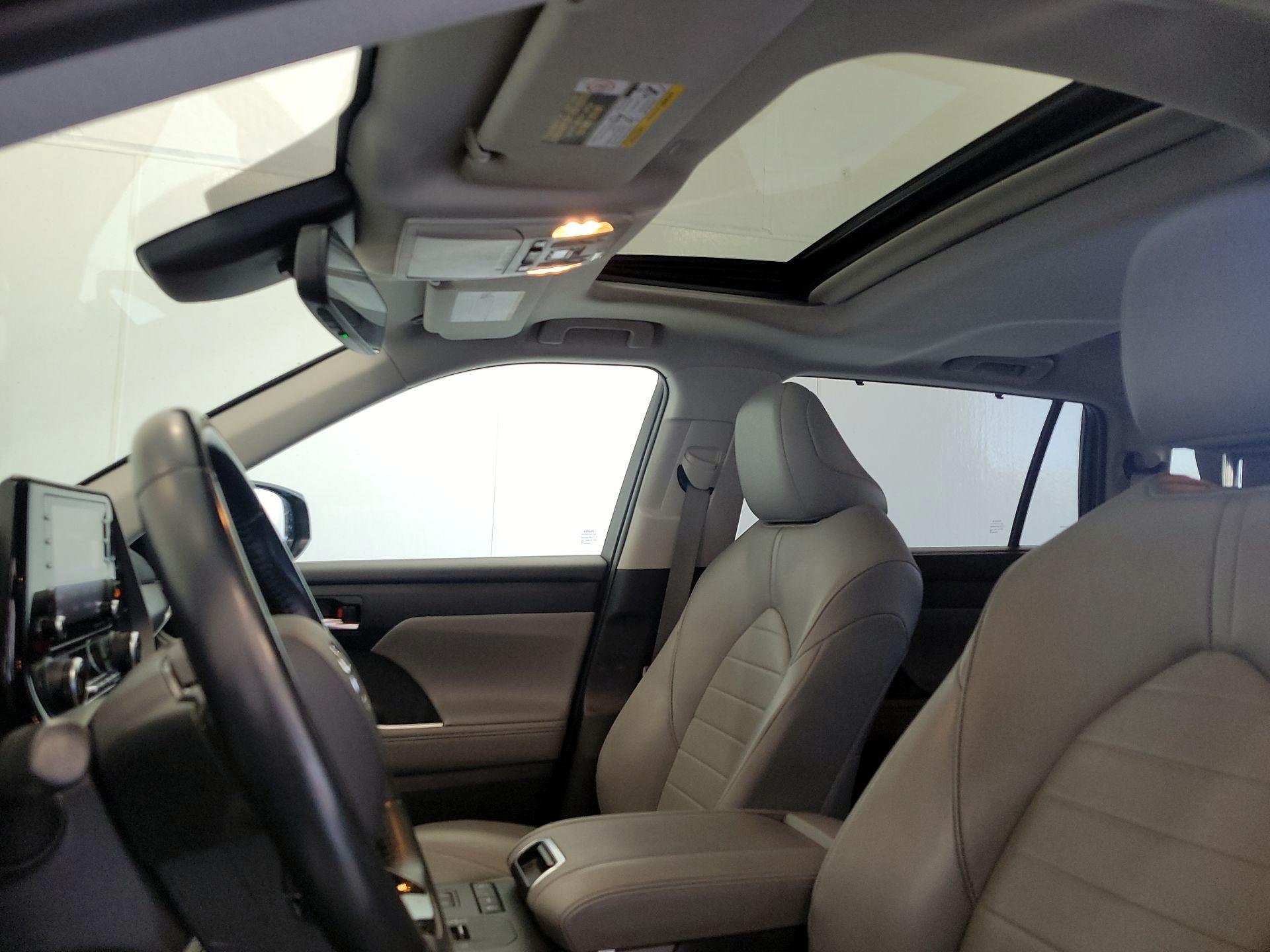 Thumbnail: 2021 Toyota Highlander - 18