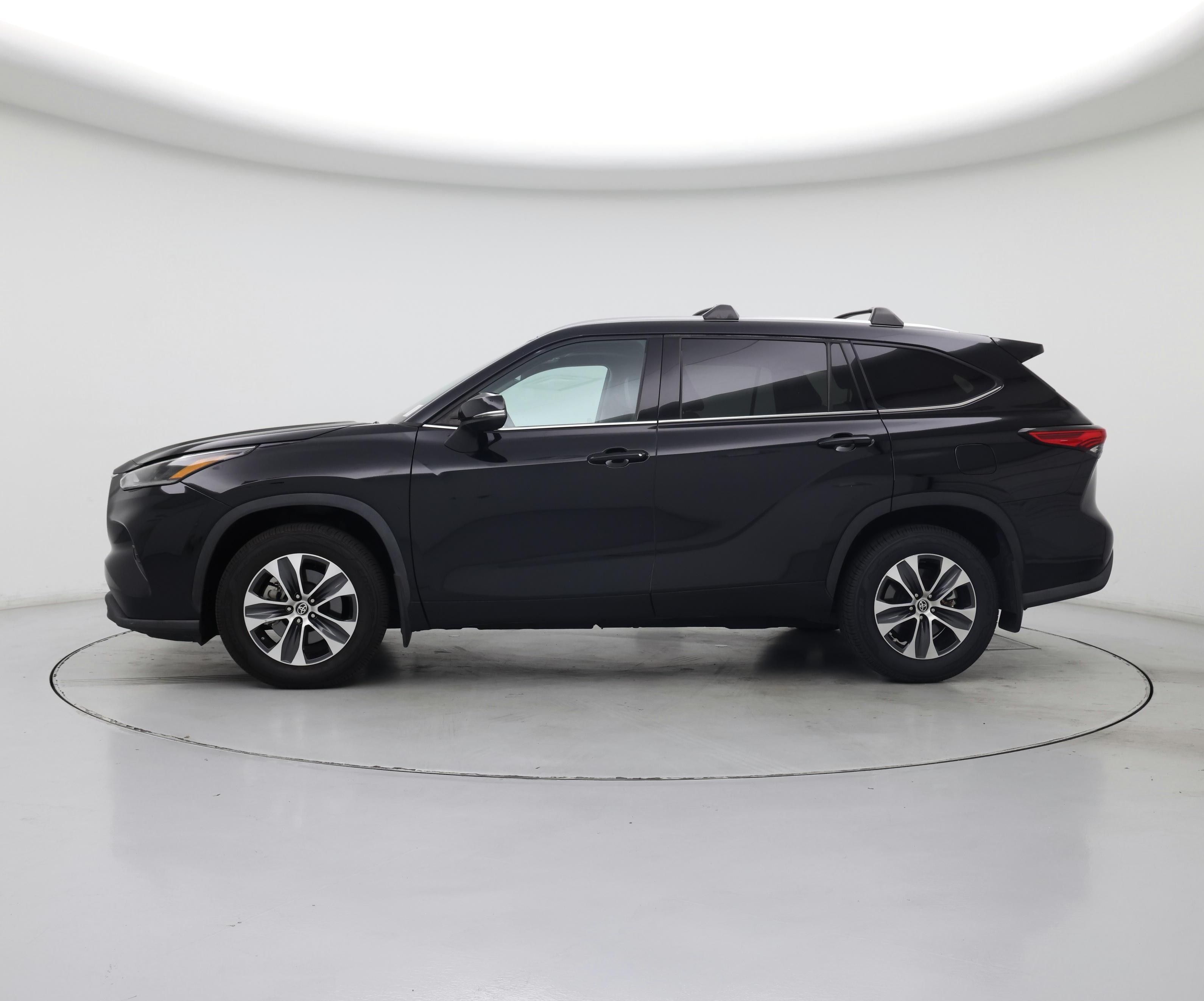 Thumbnail: 2021 Toyota Highlander - 3