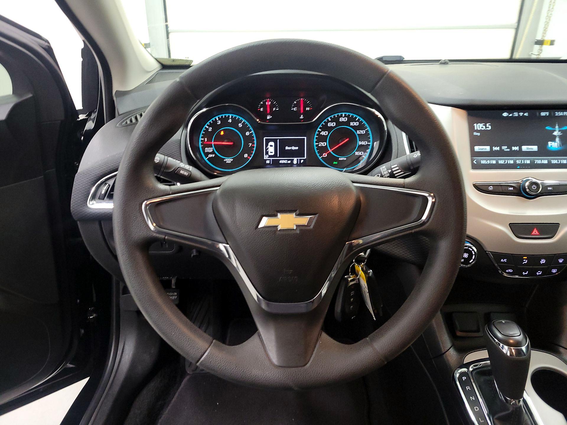Thumbnail: 2018 Chevrolet Cruze - 10