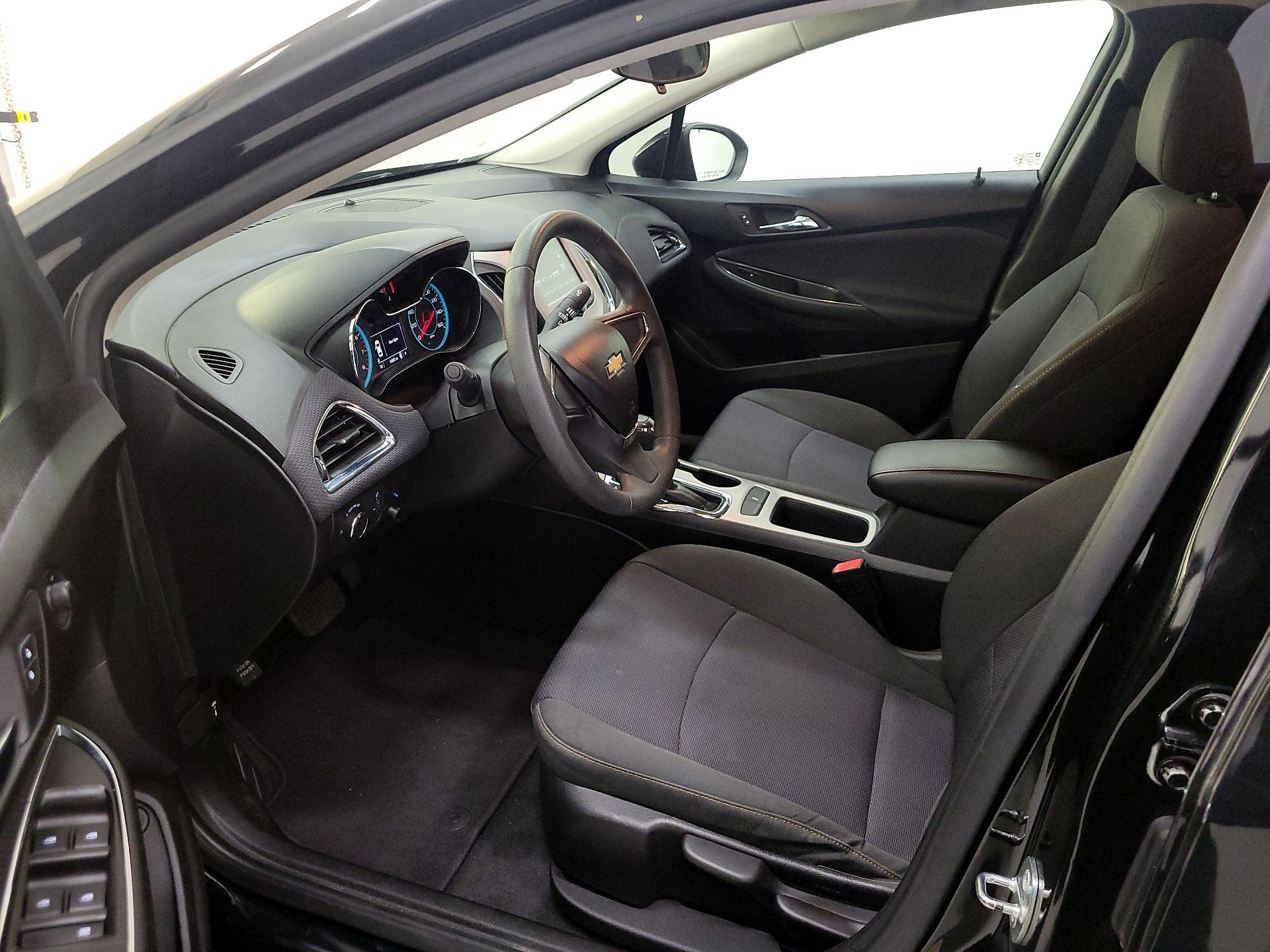 Thumbnail: 2018 Chevrolet Cruze - 11