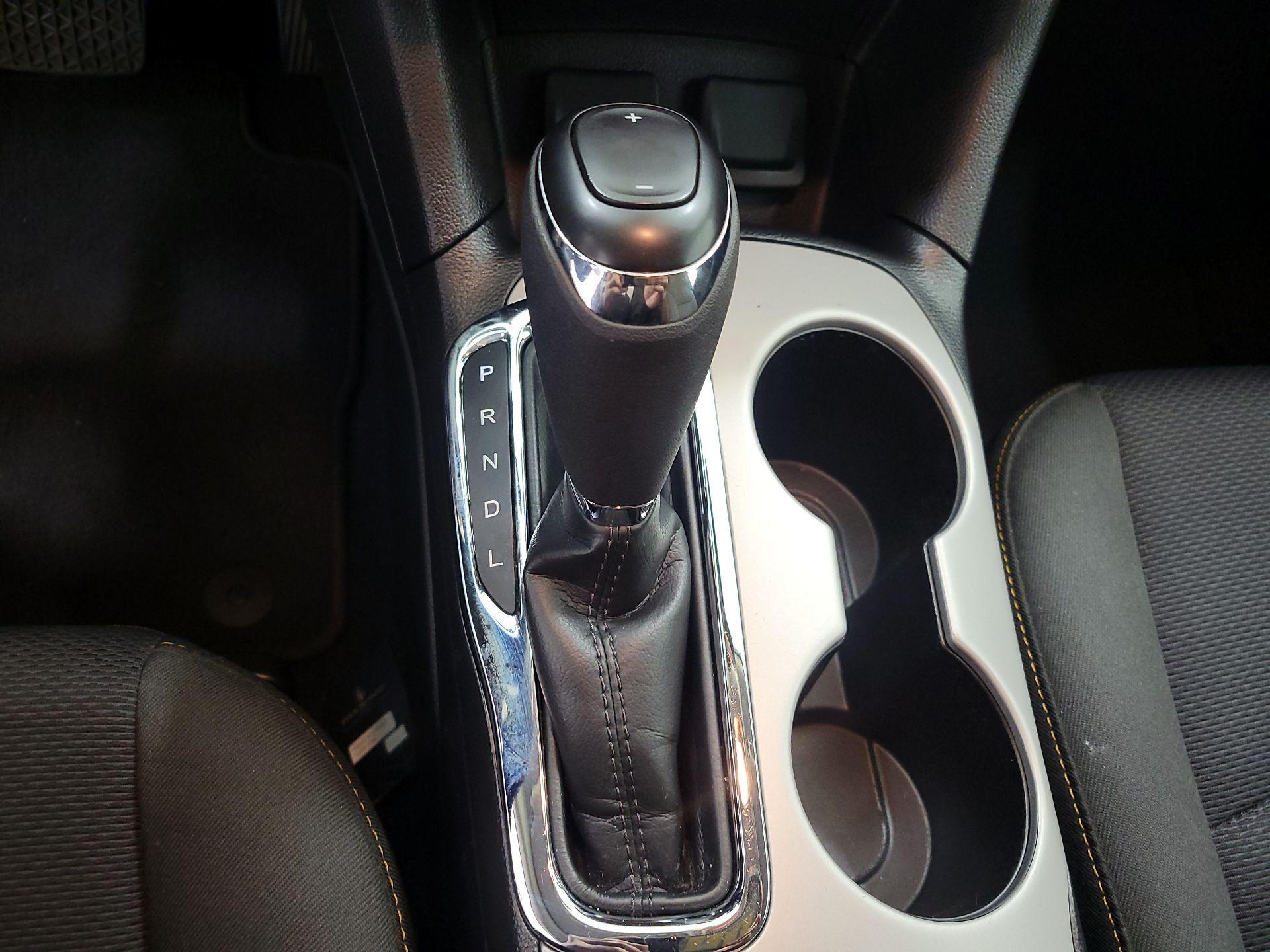 Thumbnail: 2018 Chevrolet Cruze - 17