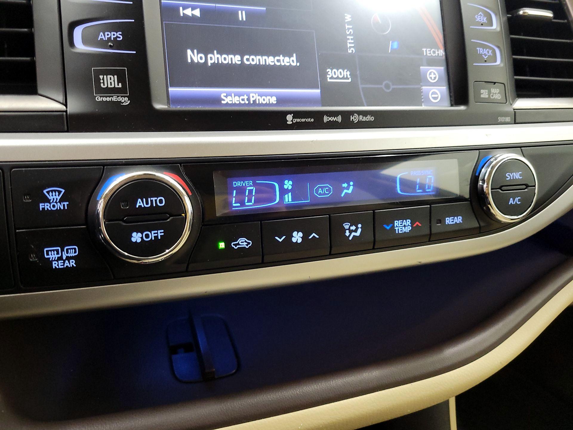 Thumbnail: 2018 Toyota Highlander - 16