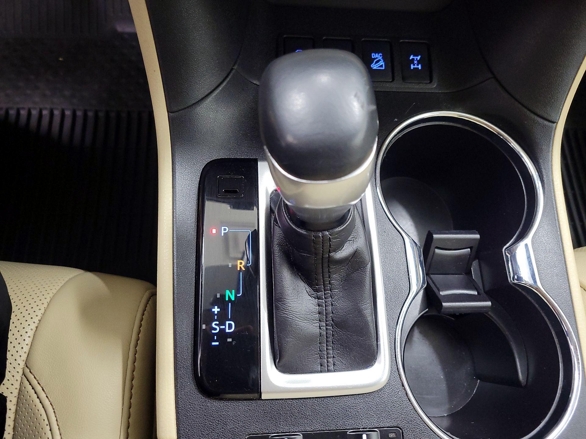 Thumbnail: 2018 Toyota Highlander - 17
