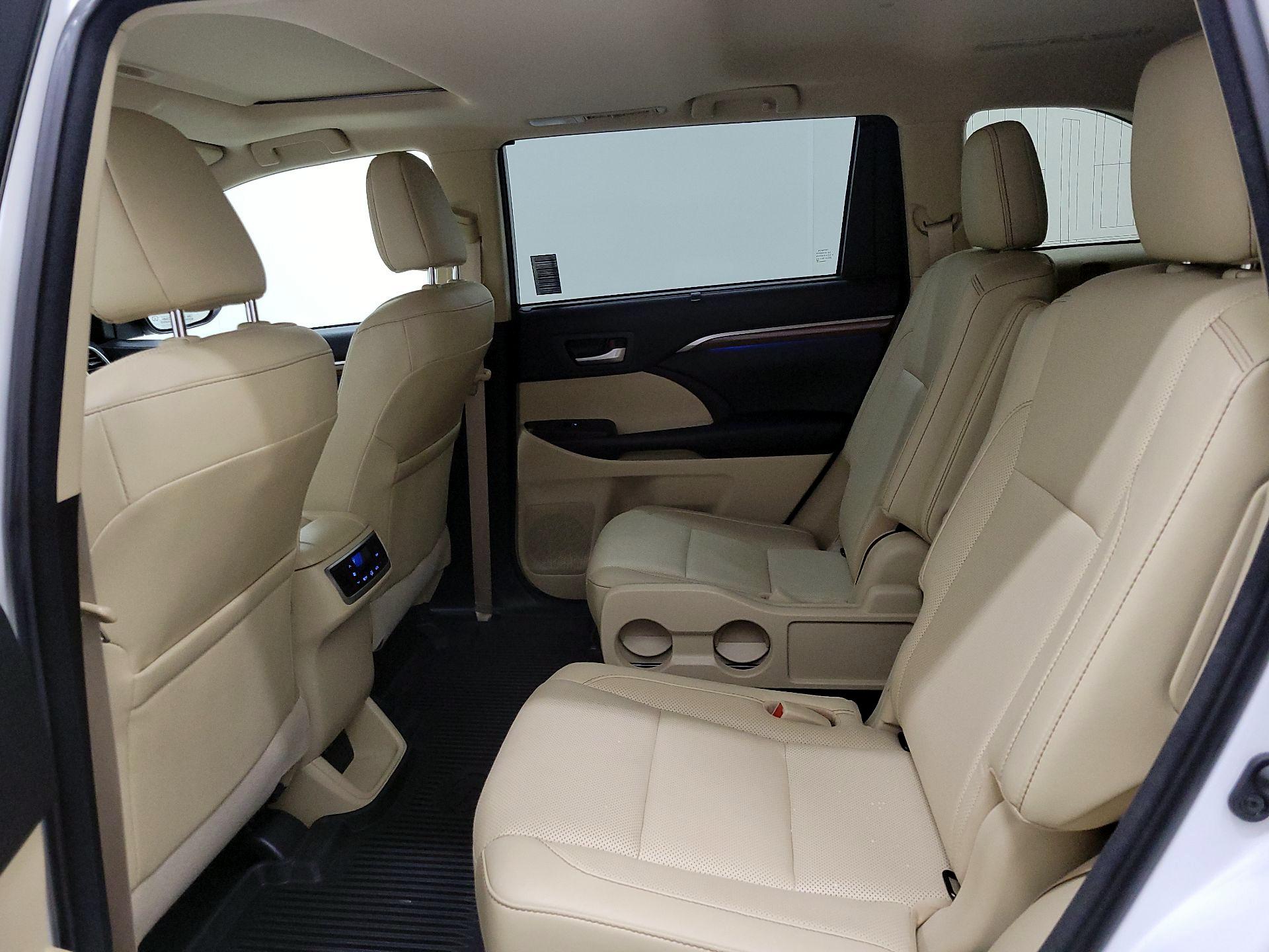 Thumbnail: 2018 Toyota Highlander - 18