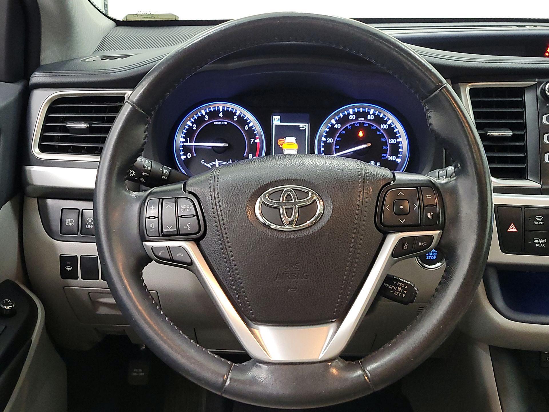 Thumbnail: 2019 Toyota Highlander - 10