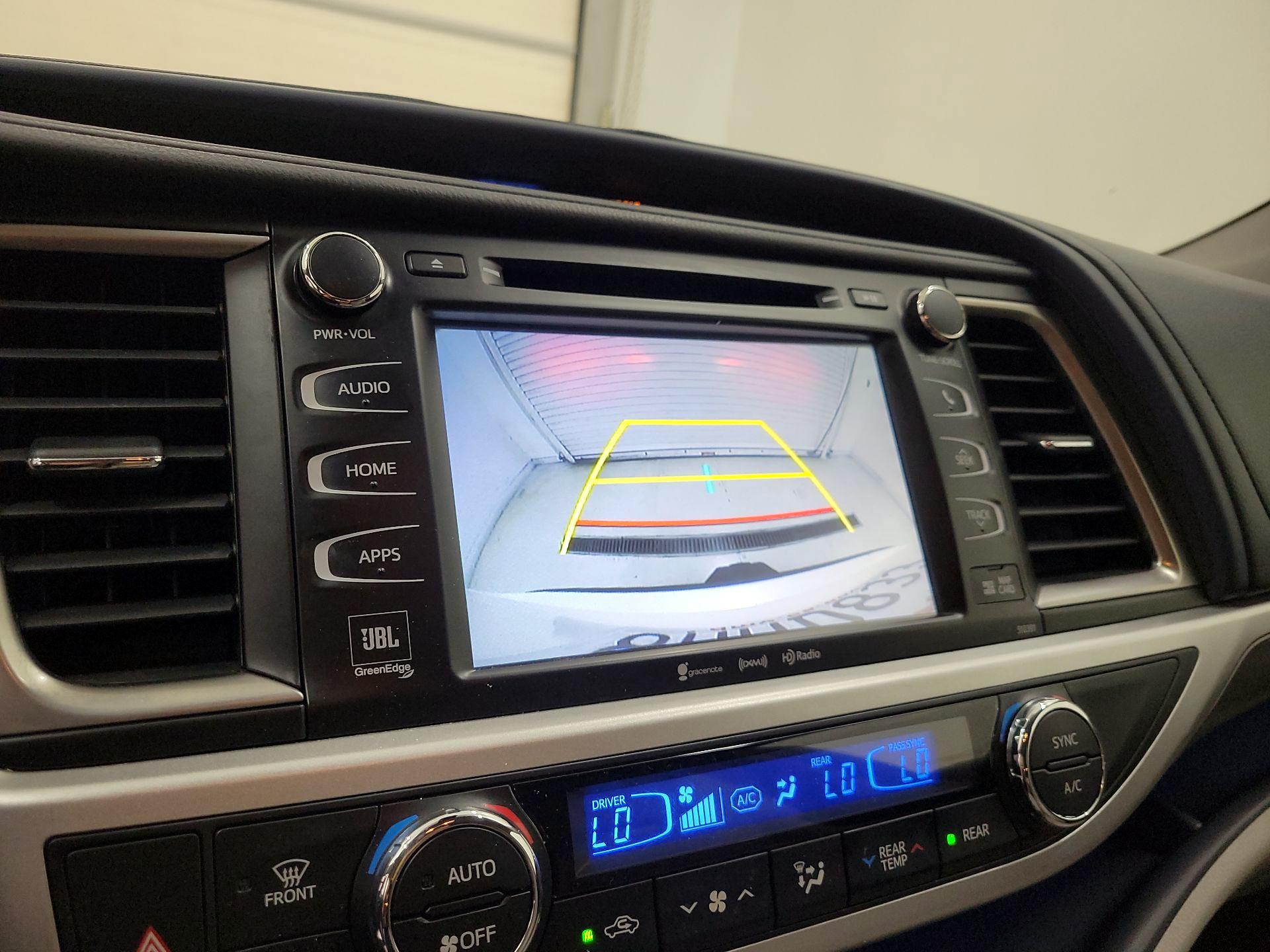 Thumbnail: 2019 Toyota Highlander - 14