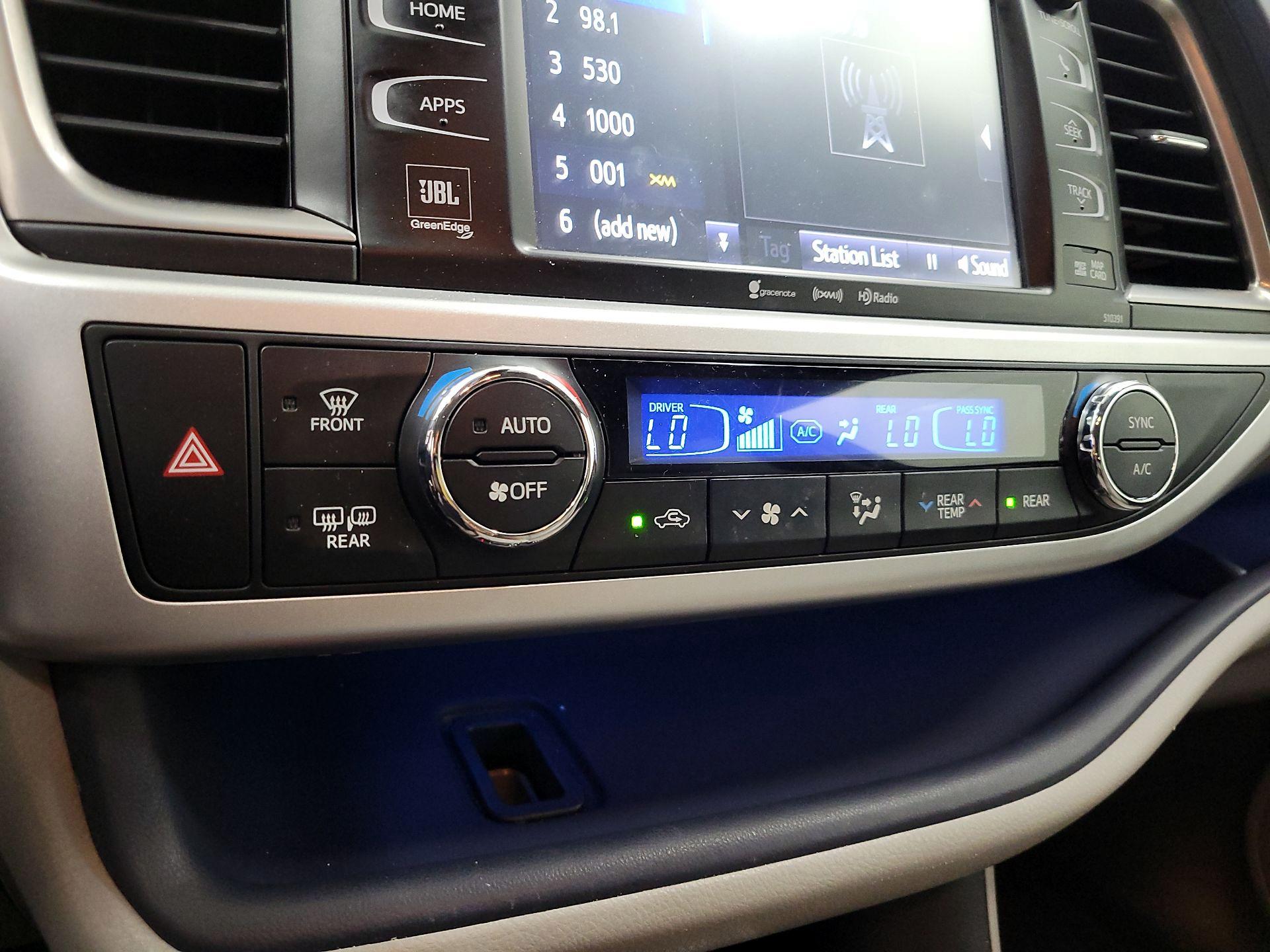 Thumbnail: 2019 Toyota Highlander - 16