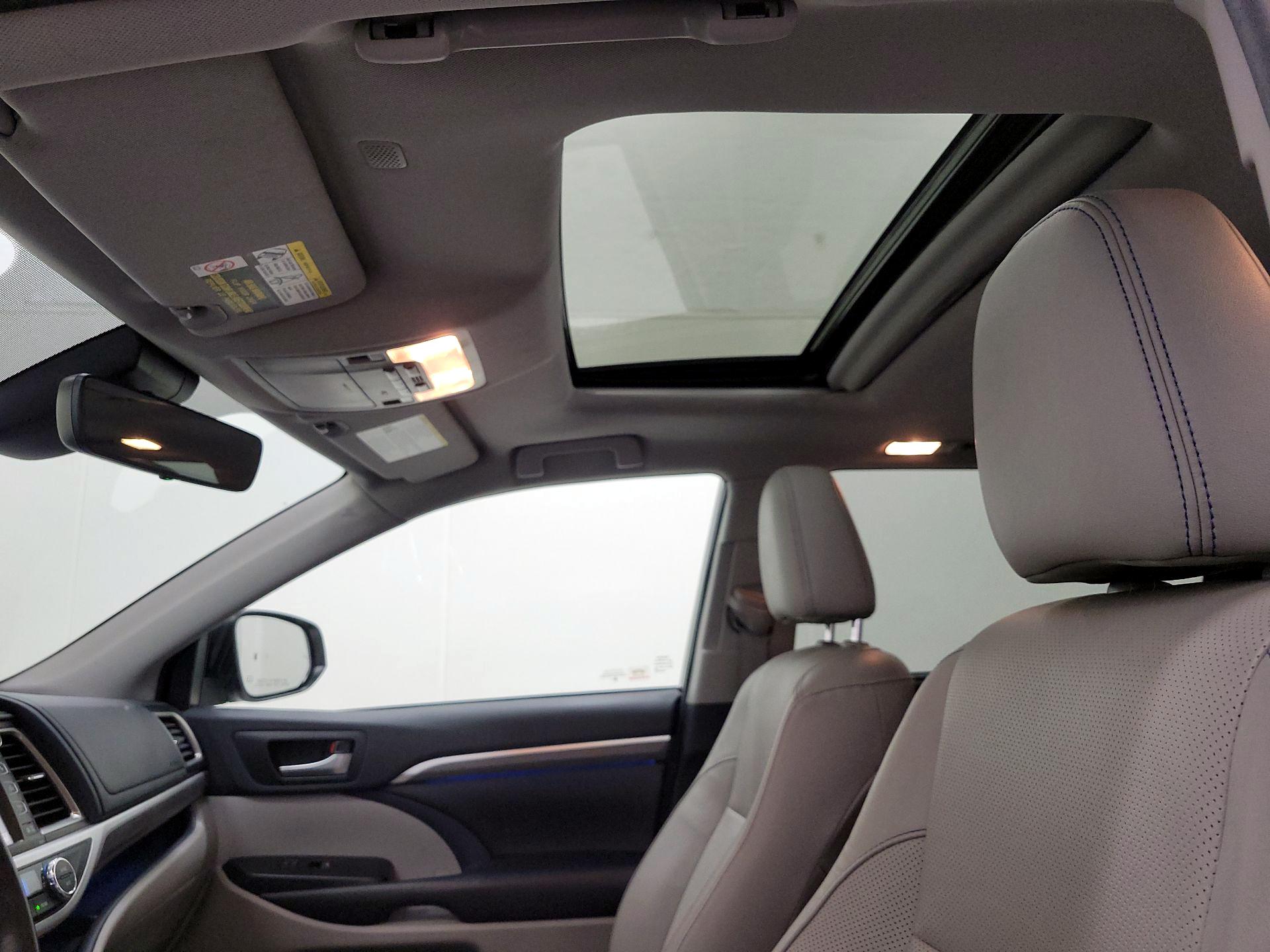 Thumbnail: 2019 Toyota Highlander - 19