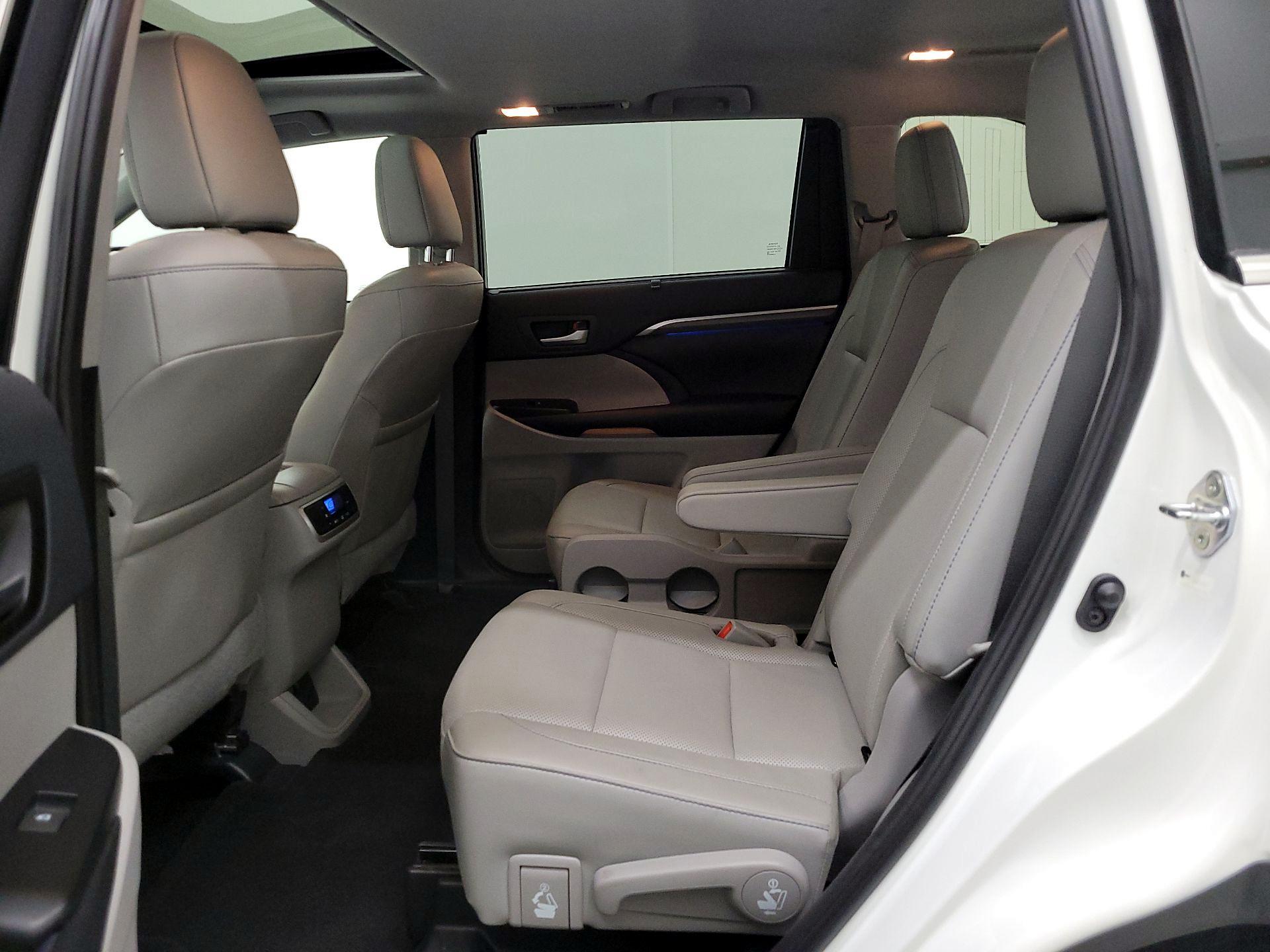 Thumbnail: 2019 Toyota Highlander - 20
