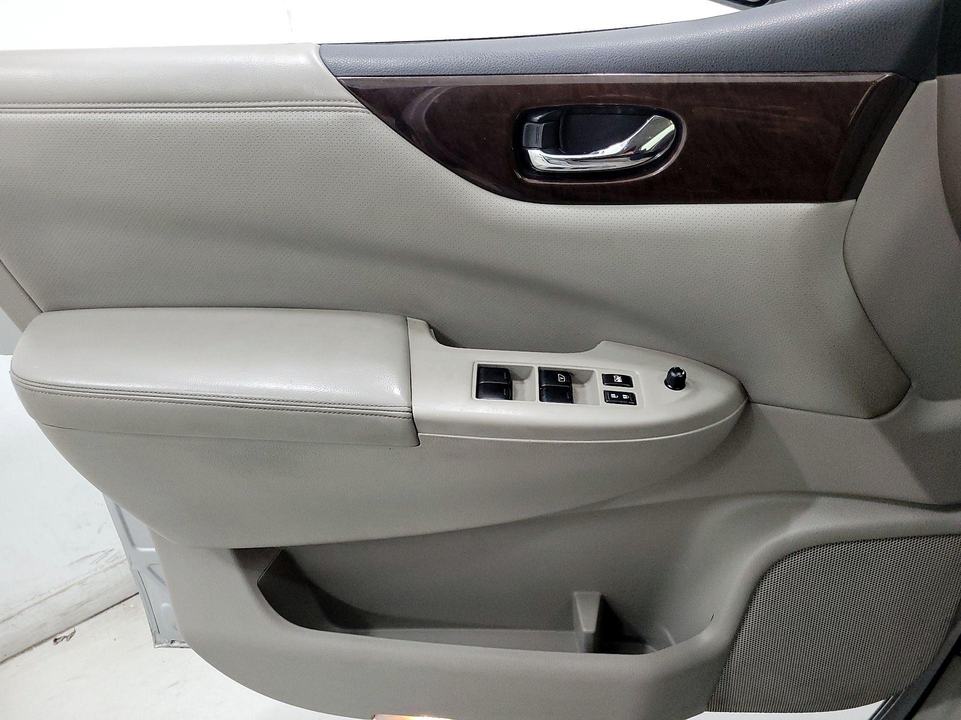 Thumbnail: 2014 Nissan Quest - 12