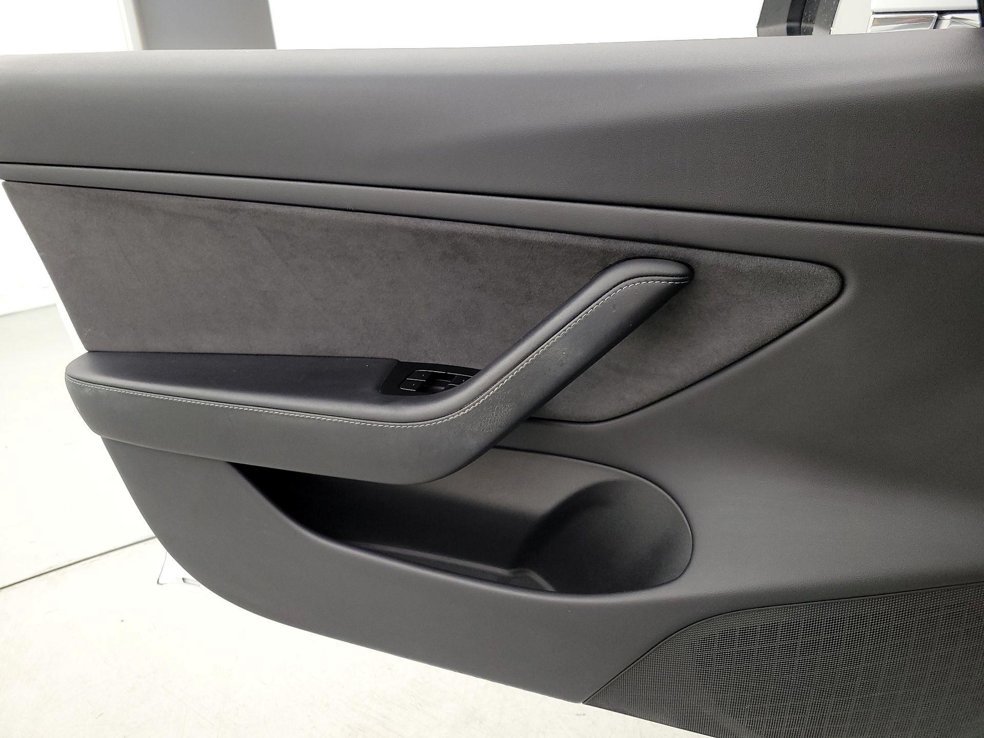 Thumbnail: 2020 Tesla Model 3 - 15