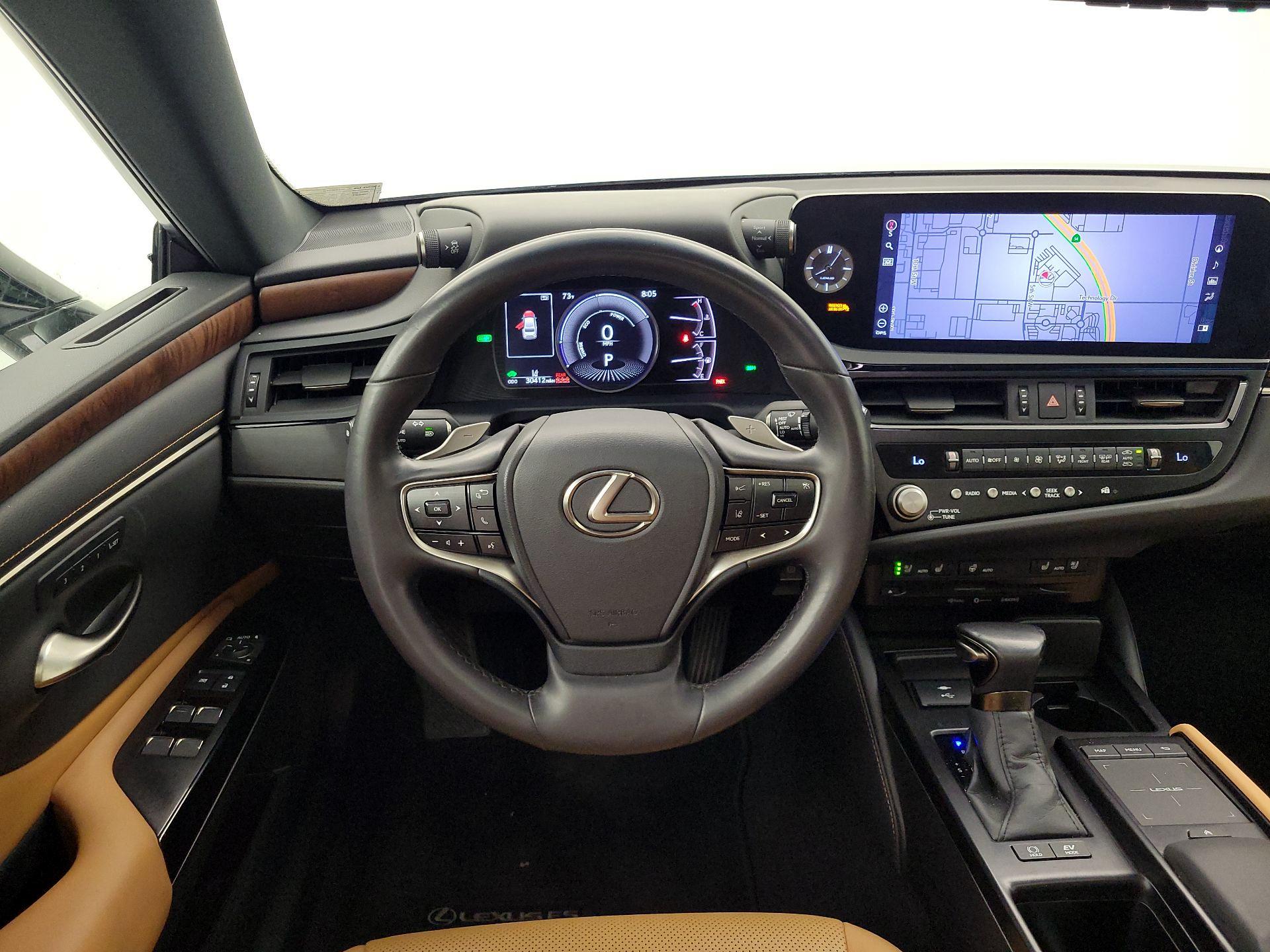 Thumbnail: 2022 Lexus ES - 10