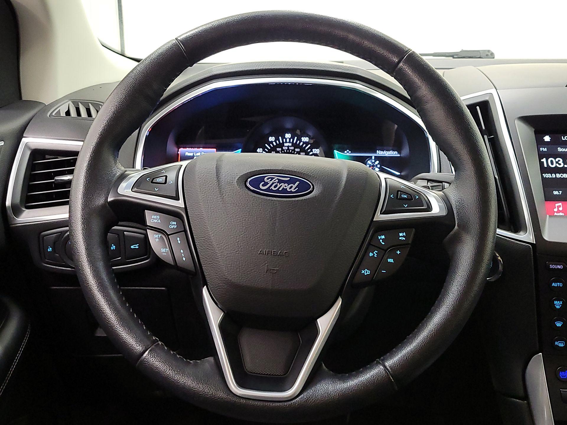 Thumbnail: 2016 Ford Edge - 10