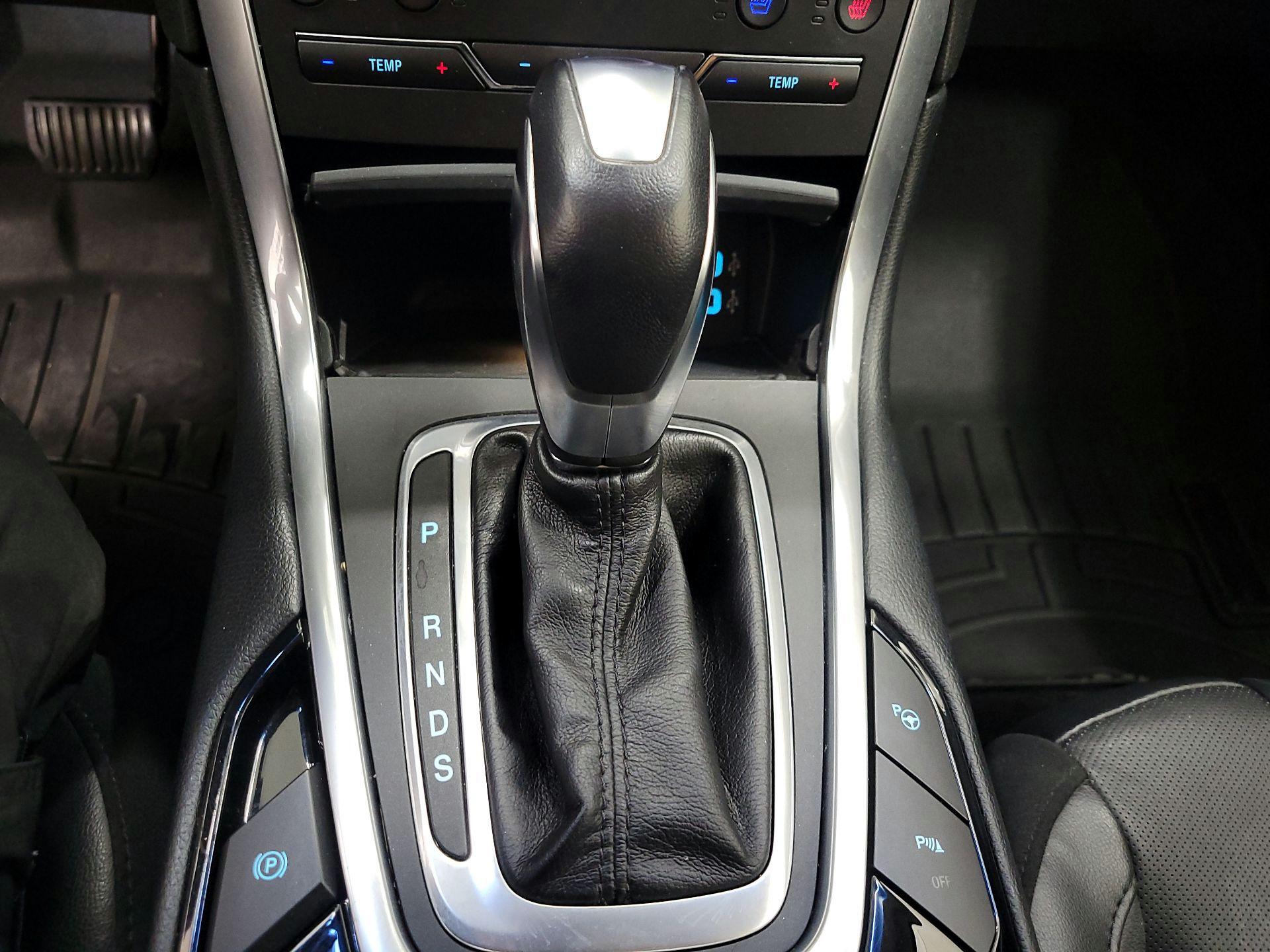 Thumbnail: 2016 Ford Edge - 17