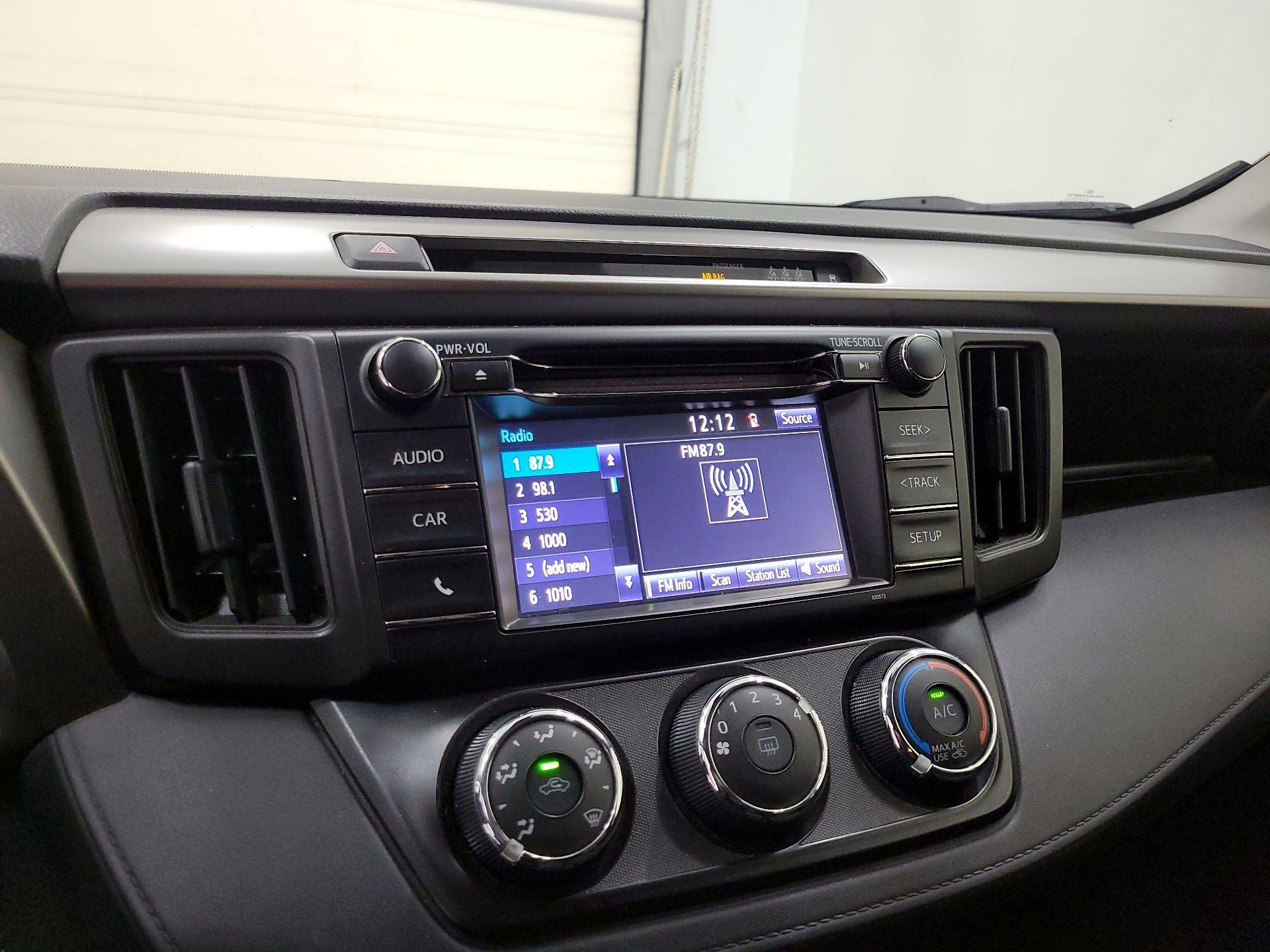 Thumbnail: 2018 Toyota RAV4 - 15