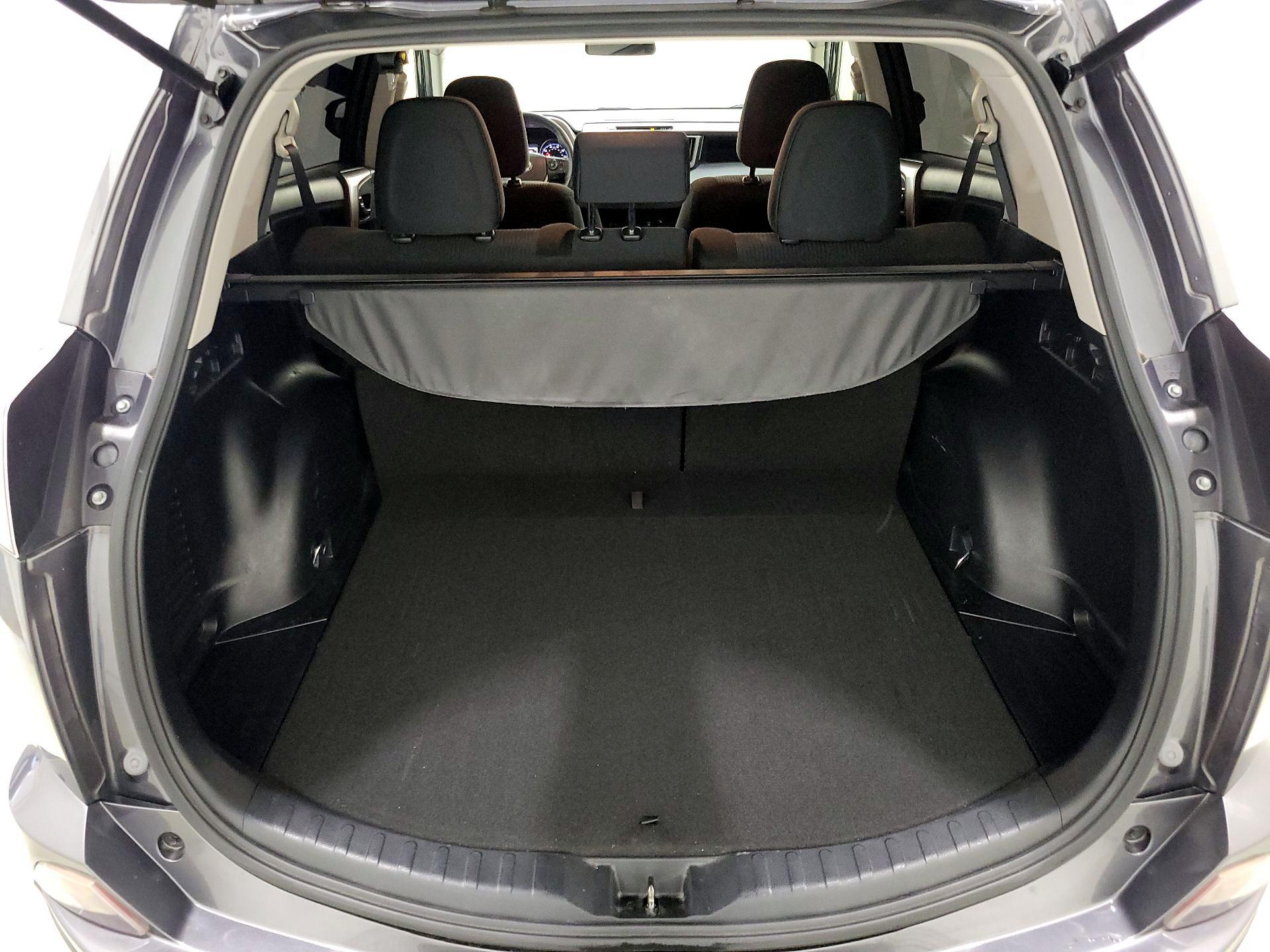 Thumbnail: 2018 Toyota RAV4 - 20