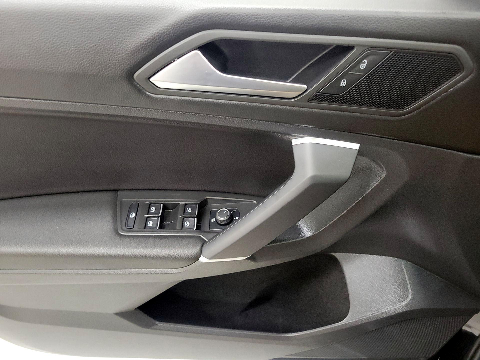 Thumbnail: 2020 Volkswagen Tiguan - 12
