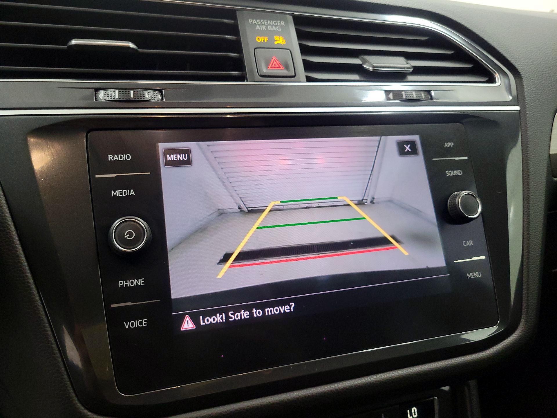 Thumbnail: 2020 Volkswagen Tiguan - 14