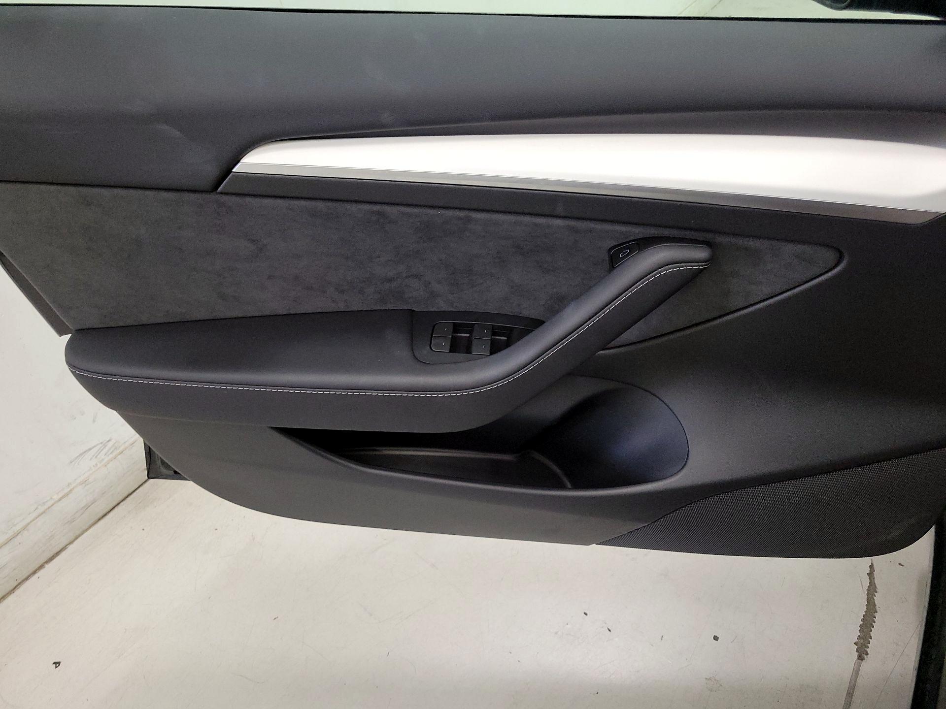 Thumbnail: 2021 Tesla Model 3 - 12
