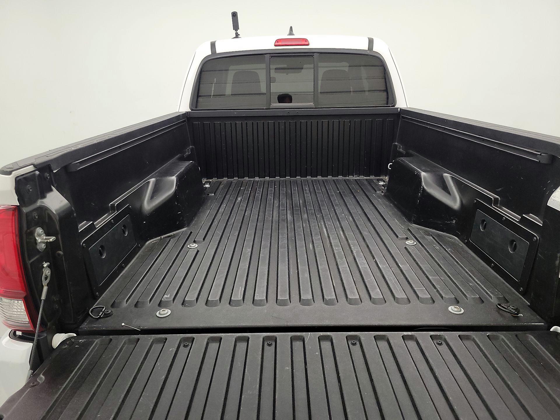 Thumbnail: 2018 Toyota Tacoma - 20