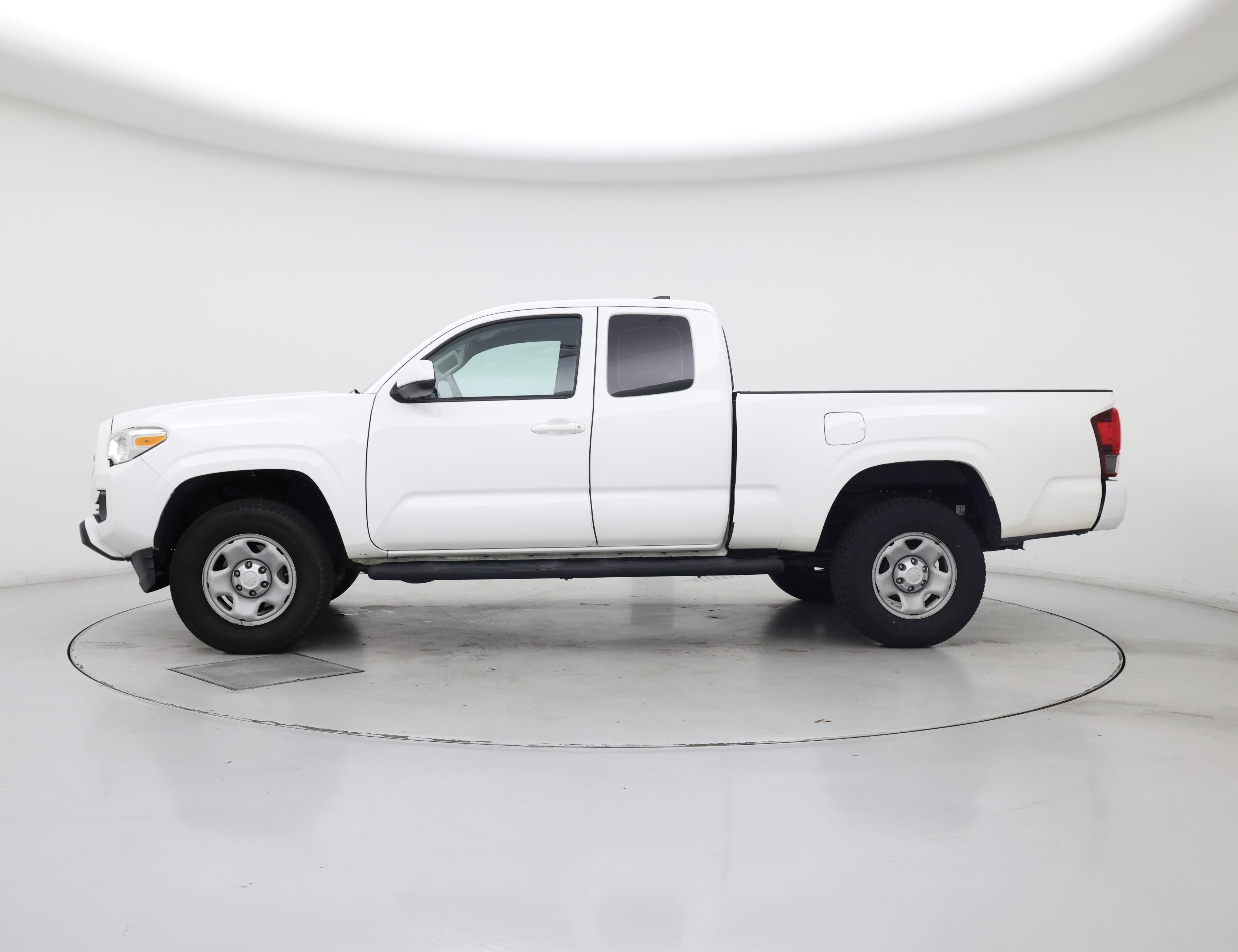 Thumbnail: 2018 Toyota Tacoma - 3