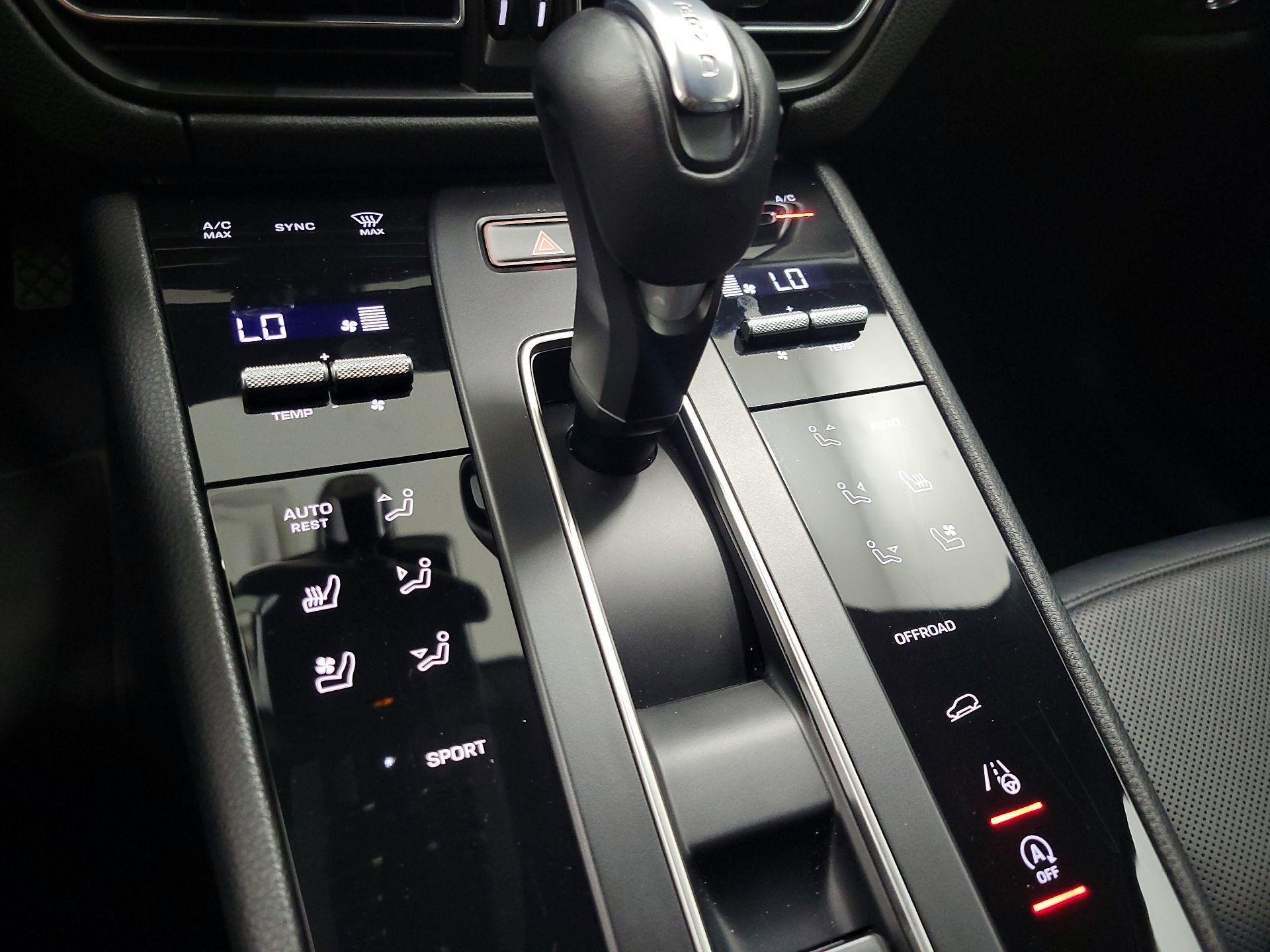 Thumbnail: 2024 Porsche Macan - 16