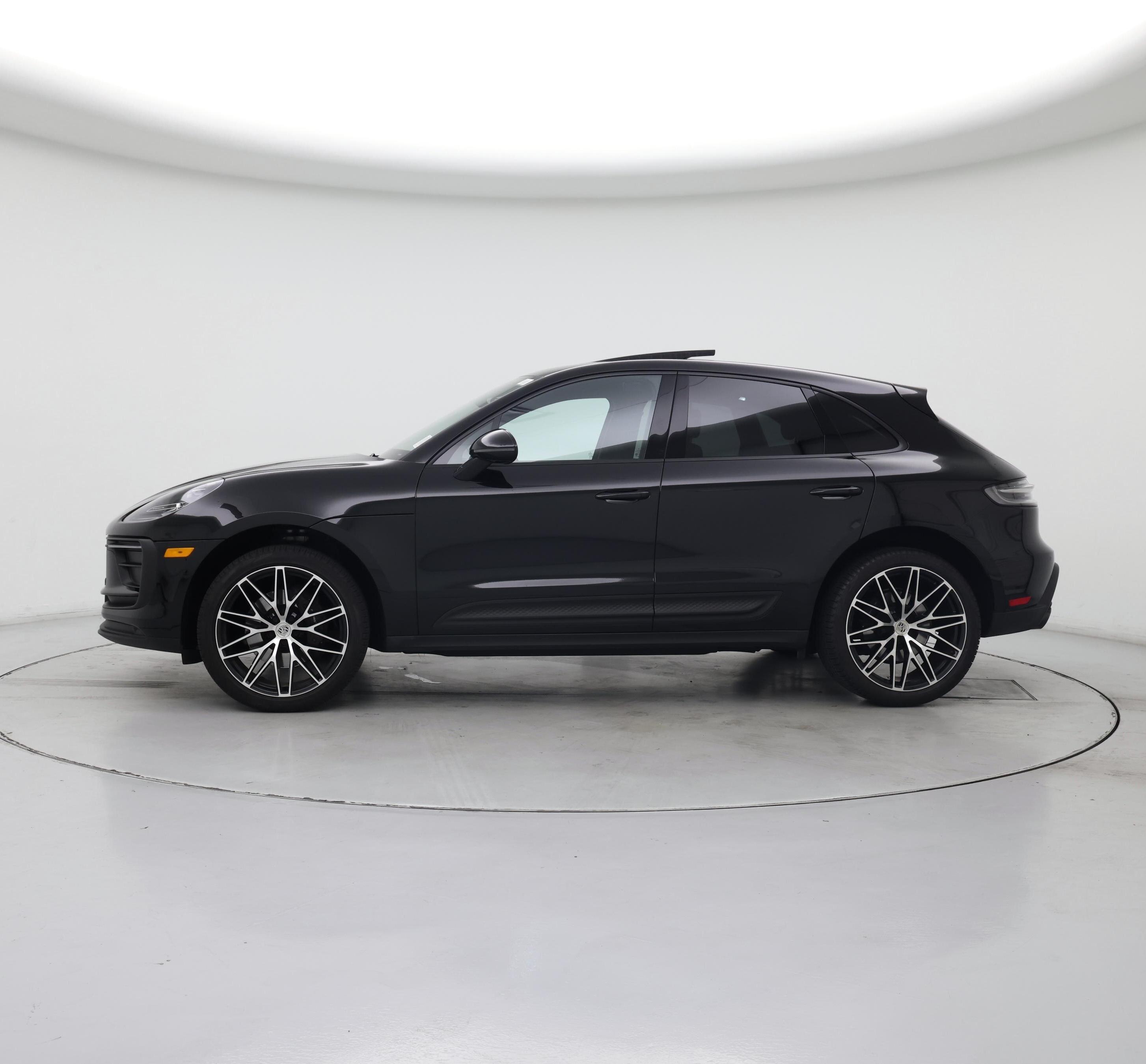 Thumbnail: 2024 Porsche Macan - 3