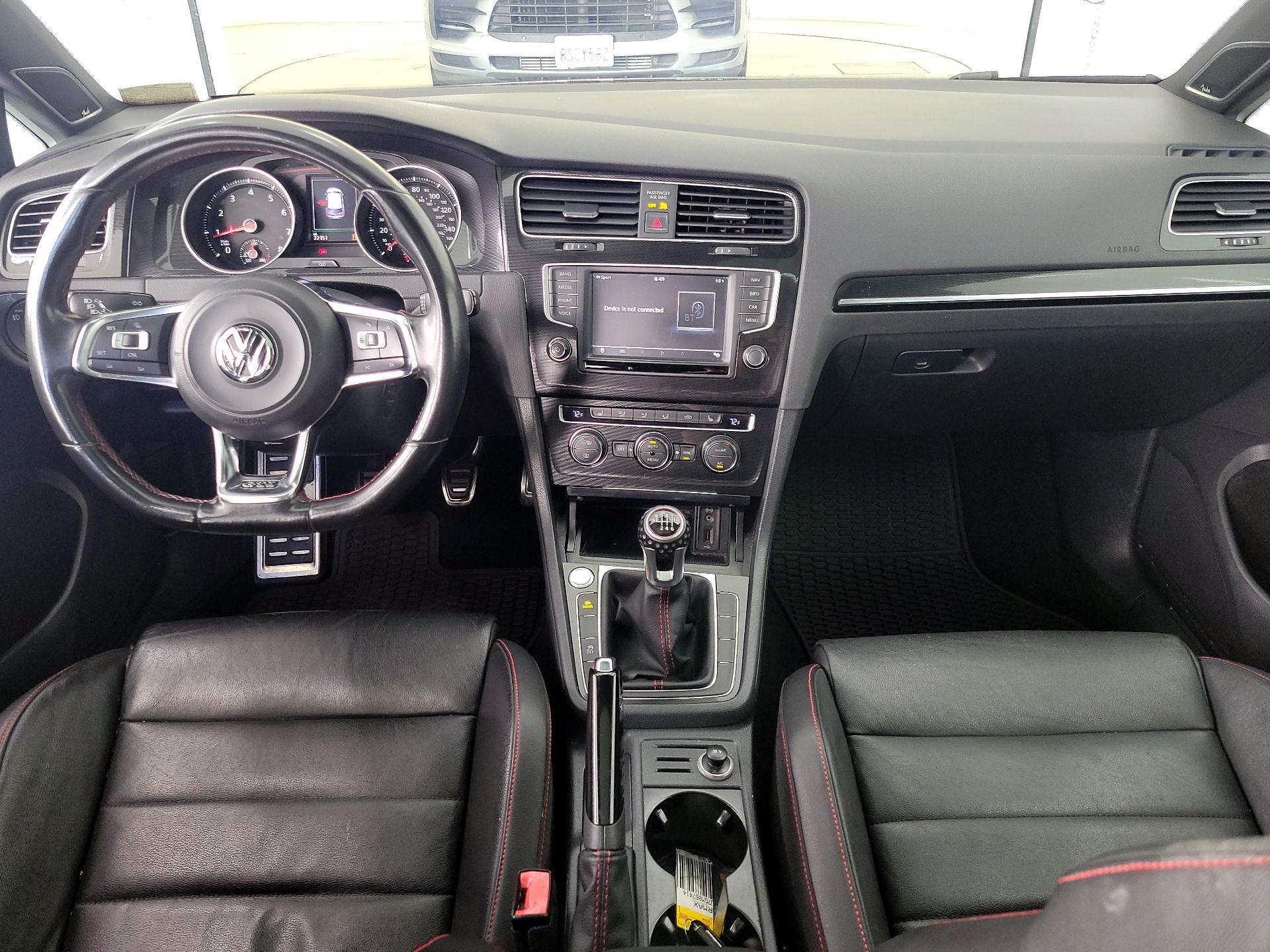 Thumbnail: 2016 Volkswagen Golf - 9