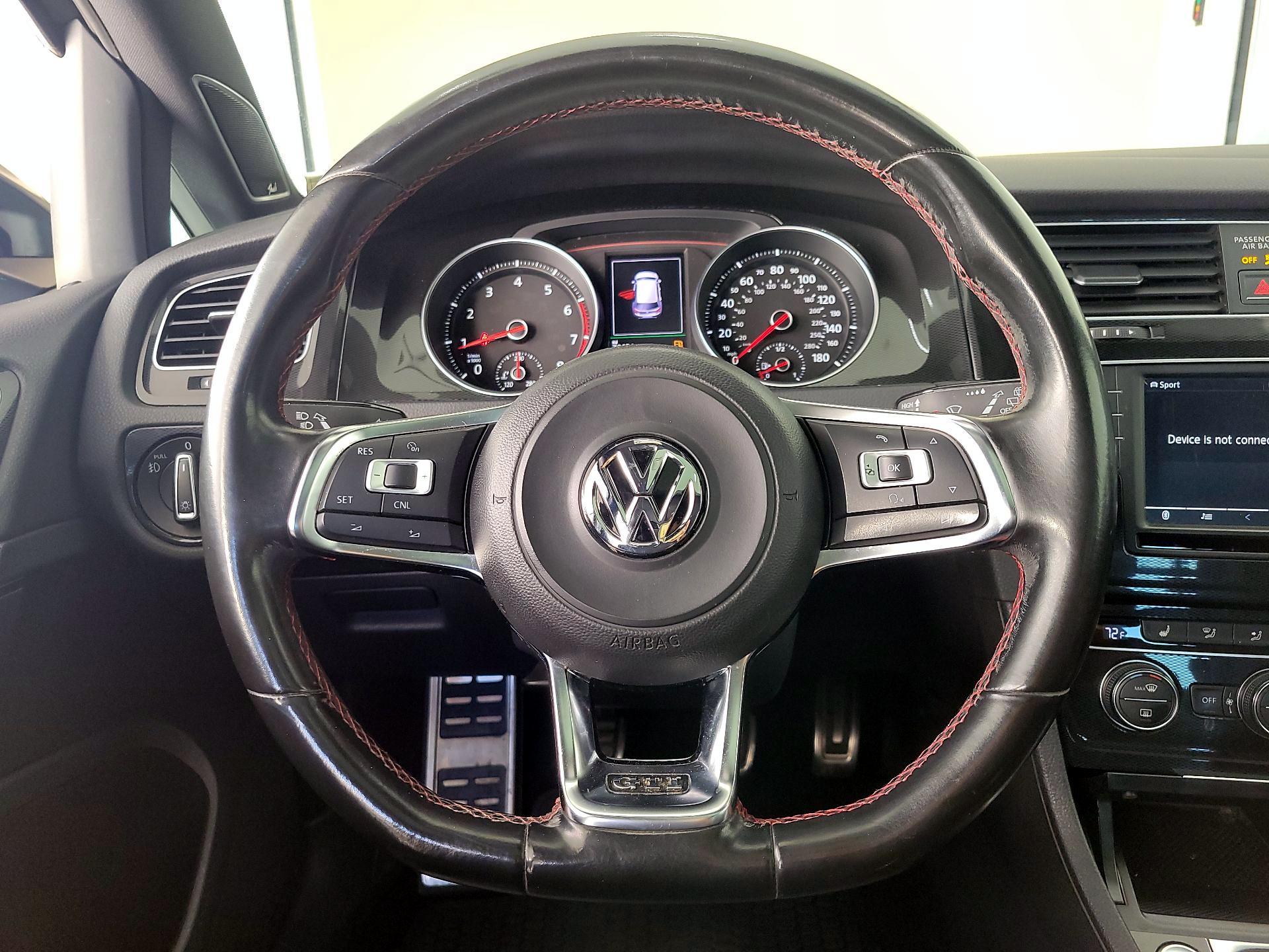Thumbnail: 2016 Volkswagen Golf - 10