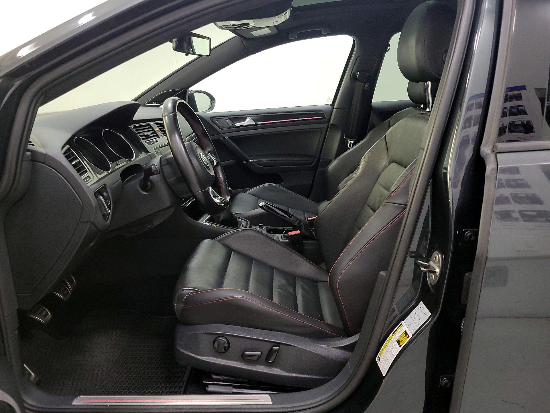 Thumbnail: 2016 Volkswagen Golf - 11