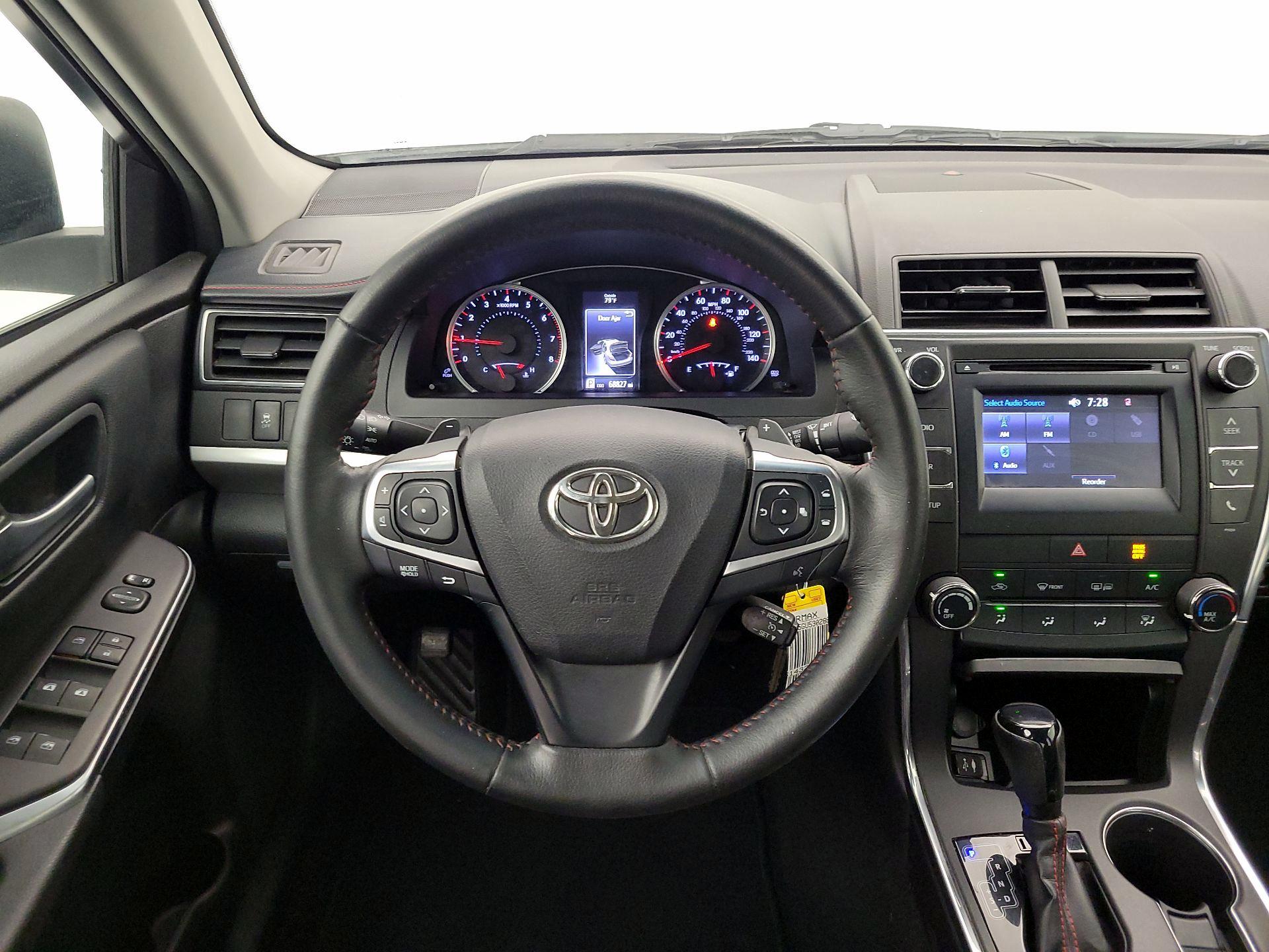 Thumbnail: 2016 Toyota Camry - 10