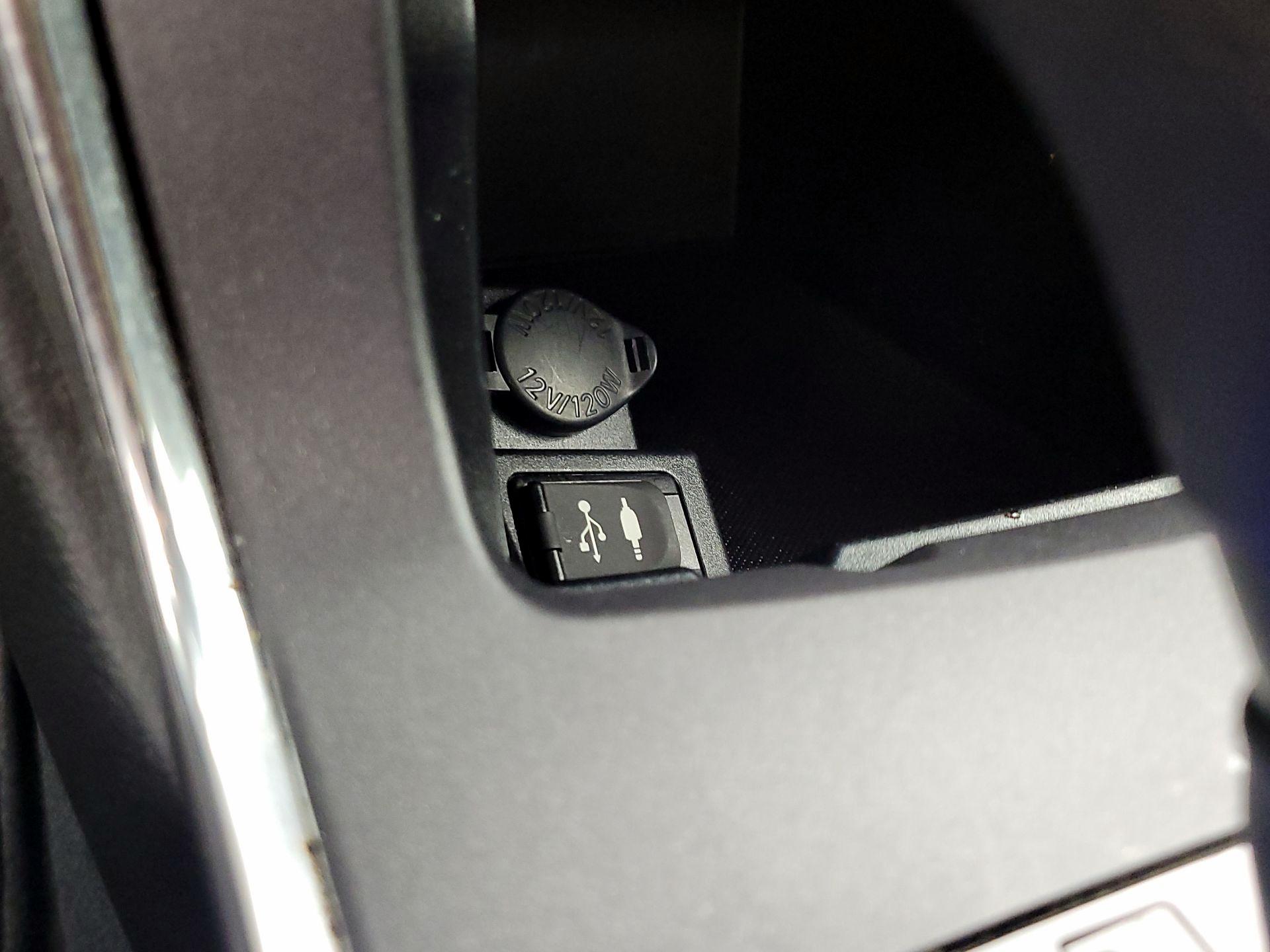 Thumbnail: 2016 Toyota Camry - 18