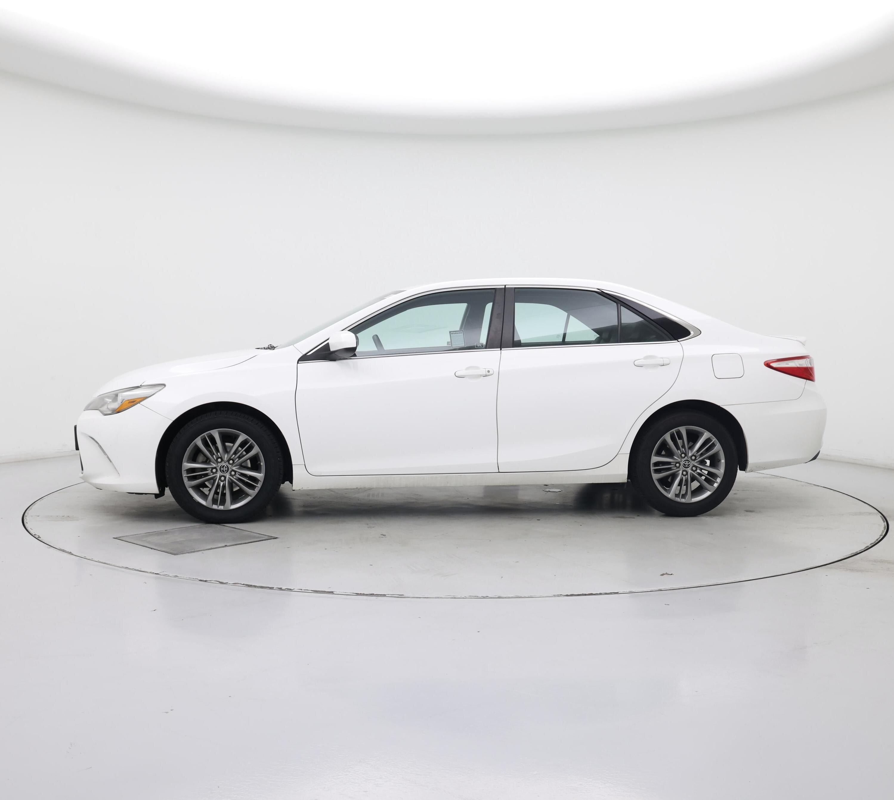 Thumbnail: 2016 Toyota Camry - 3