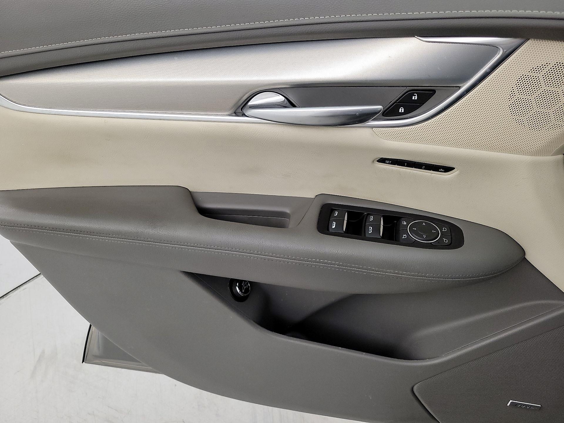 Thumbnail: 2019 Cadillac XT5 - 12