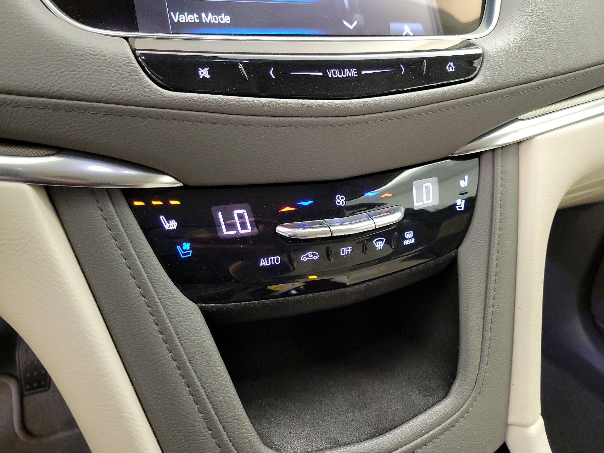 Thumbnail: 2019 Cadillac XT5 - 17