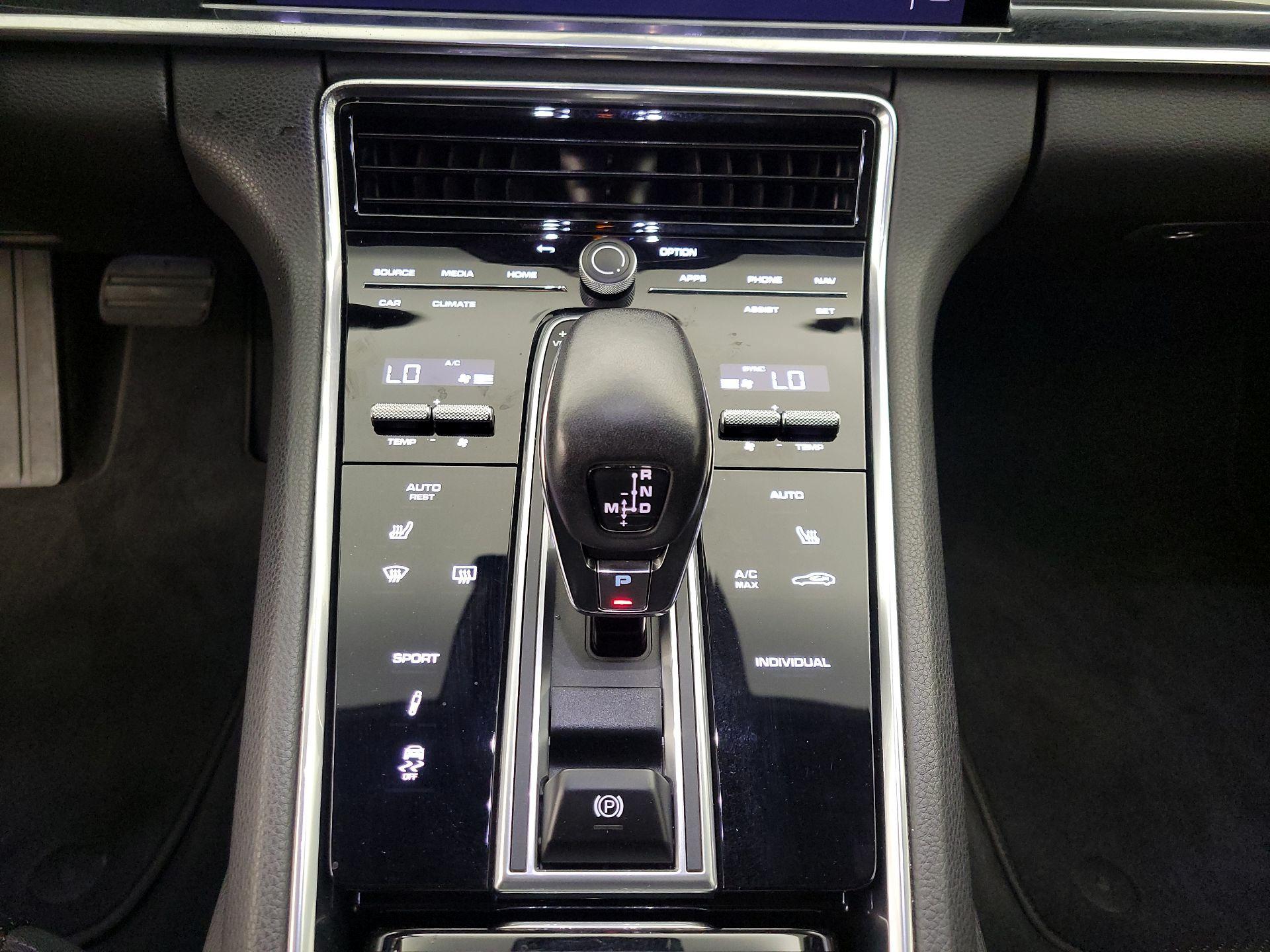 Thumbnail: 2022 Porsche Panamera - 18