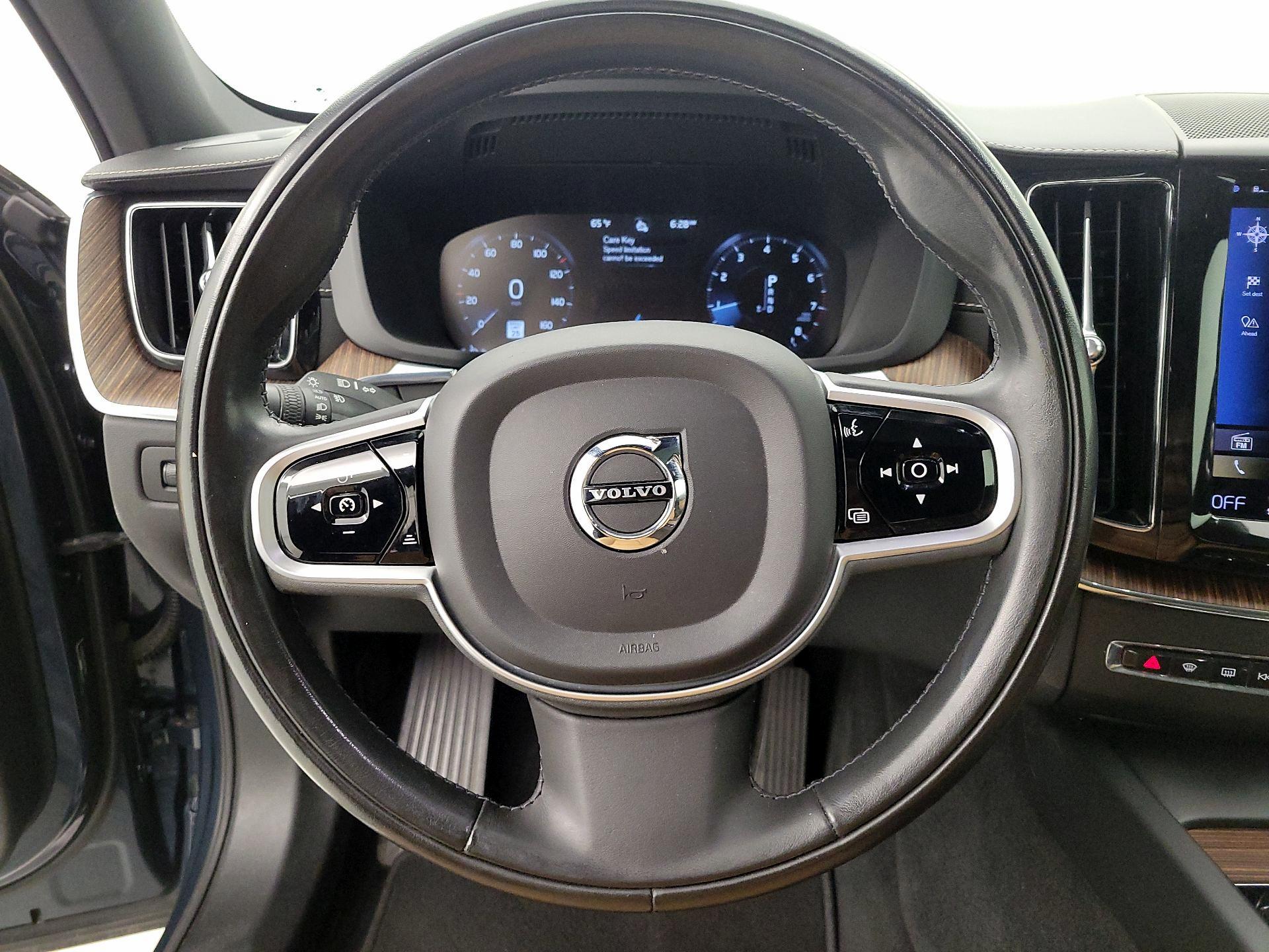 Thumbnail: 2021 Volvo XC60 - 10