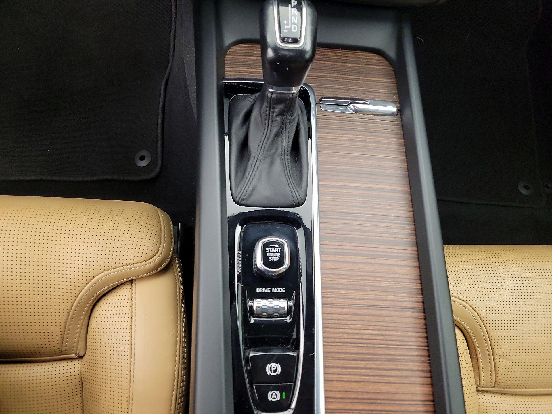Thumbnail: 2021 Volvo XC60 - 18