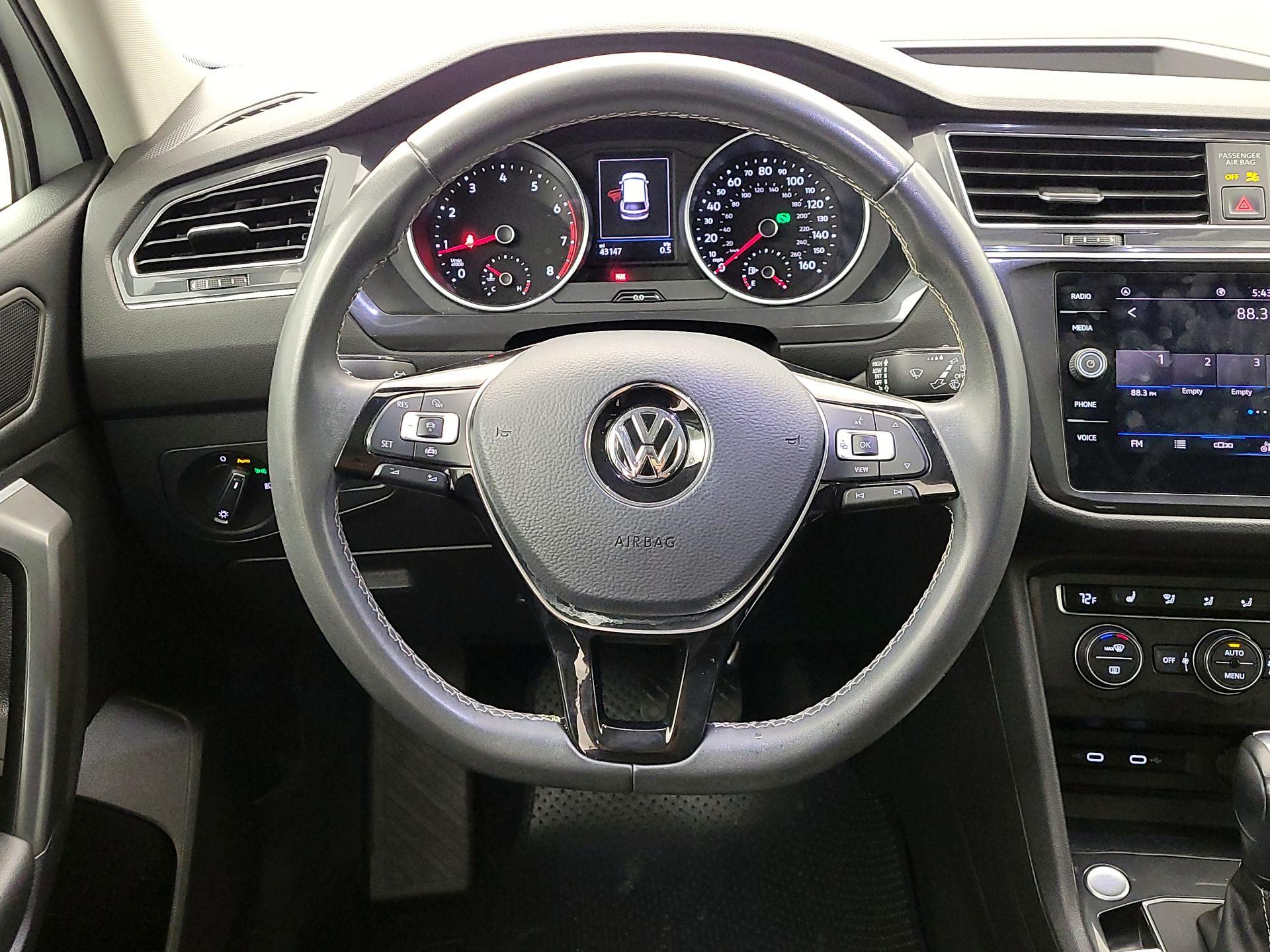 Thumbnail: 2021 Volkswagen Tiguan - 10