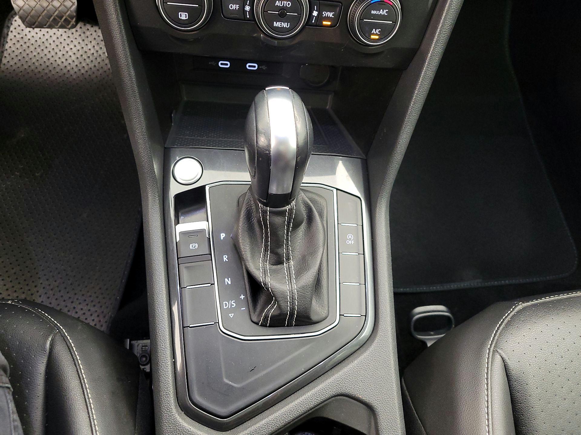 Thumbnail: 2021 Volkswagen Tiguan - 17