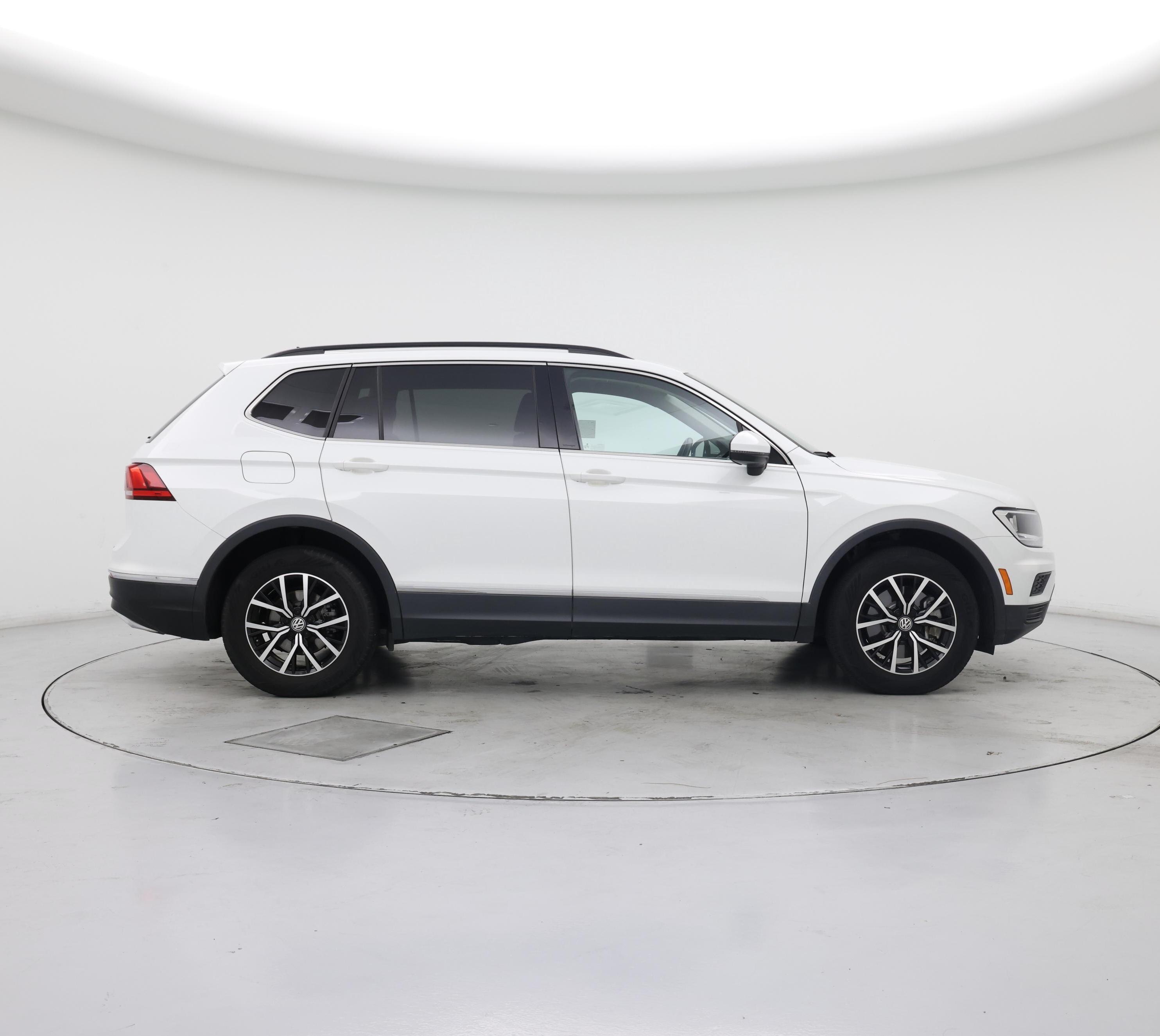 Thumbnail: 2021 Volkswagen Tiguan - 7