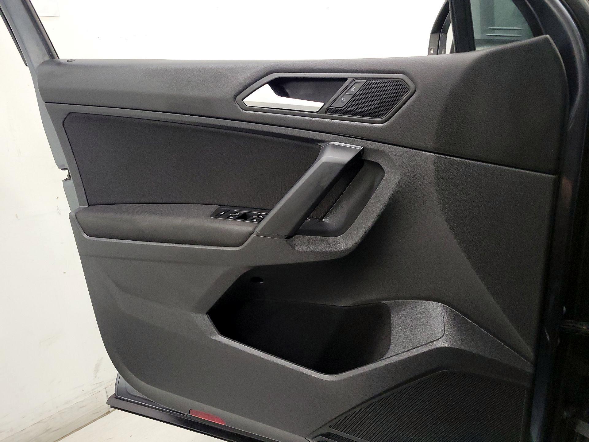 Thumbnail: 2019 Volkswagen Tiguan - 12