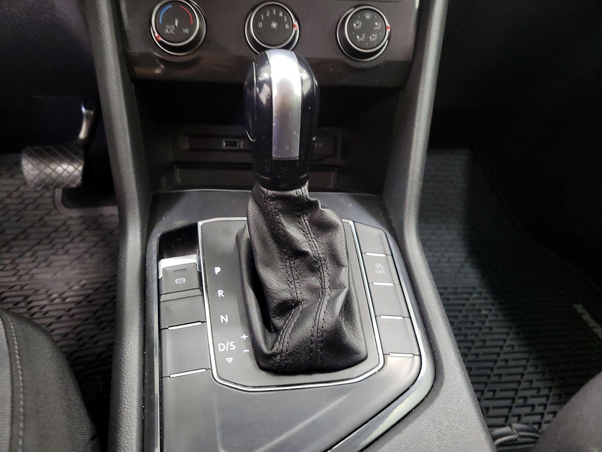 Thumbnail: 2019 Volkswagen Tiguan - 17